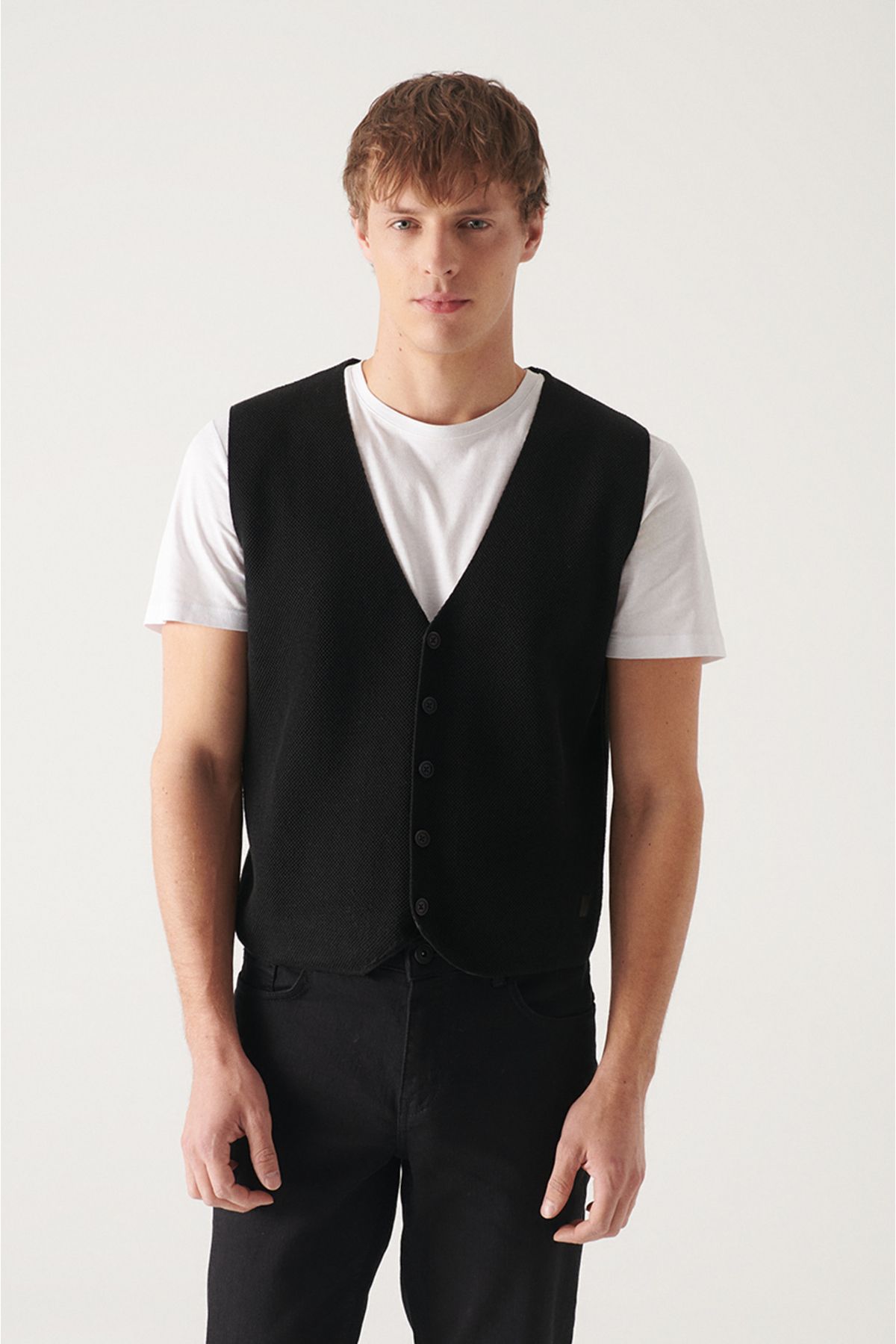 Avva Men's Black Textured Vest