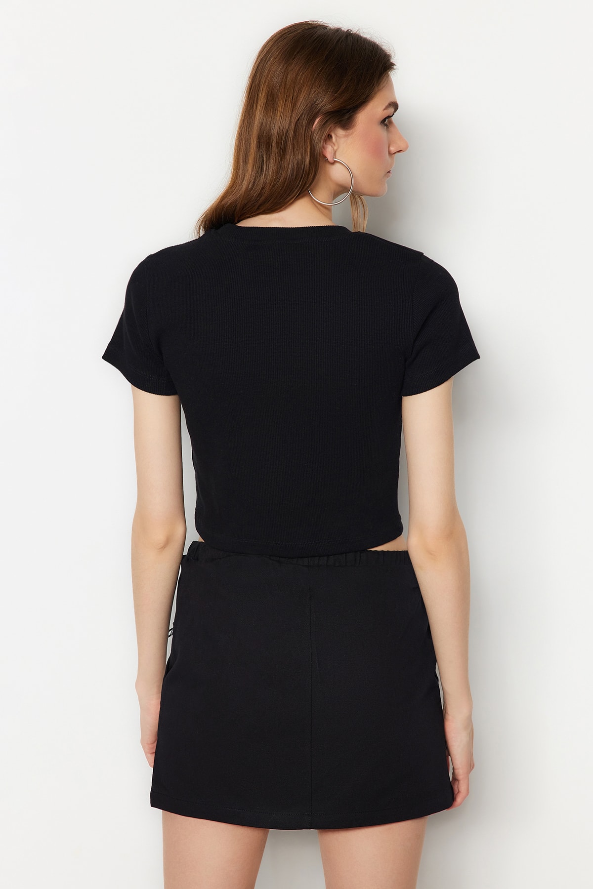 Trendyol Black Piping Detailed Crew Neck Crop Ribbed Elastic Knitted Blouse