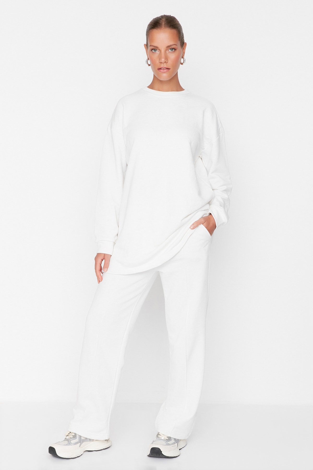 Trendyol Ecru Crew Neck Basic Knitted Tracksuit Set