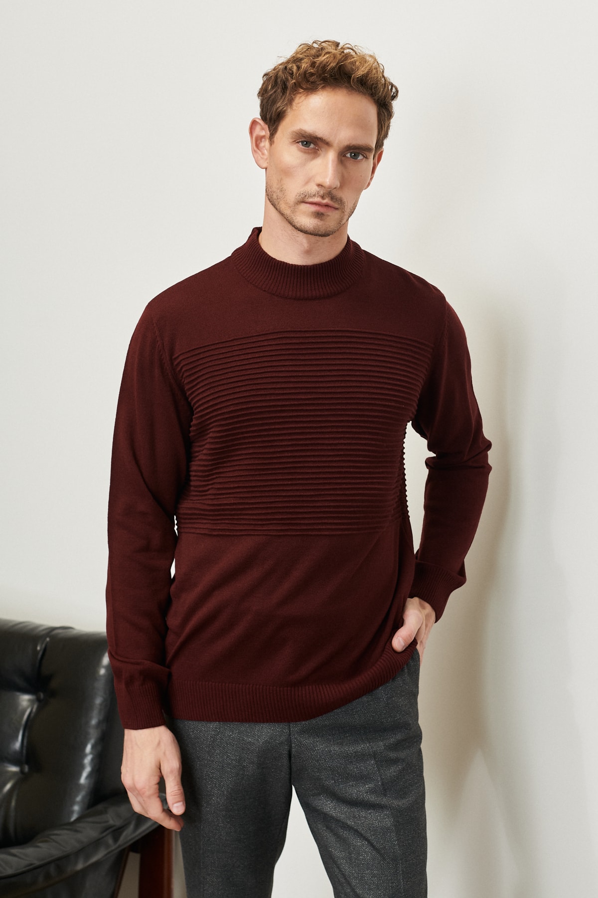 AC&Co / Altınyıldız Classics Men's Burgundy Anti-Pilling Standard Fit Regular Fit Half Turtleneck Line Textured Knitwear Sweater