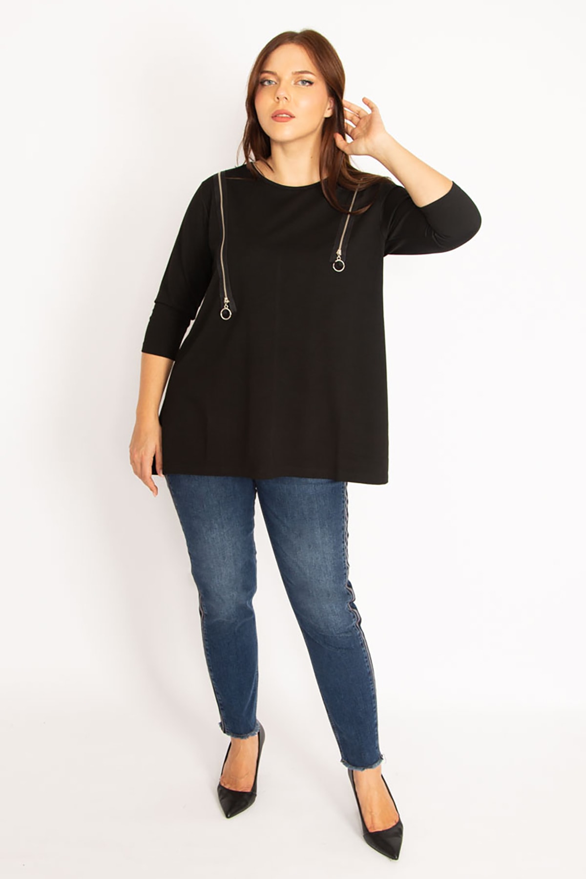 Levně Şans Women's Plus Size Black Ornamental Zippered Sweatshirt