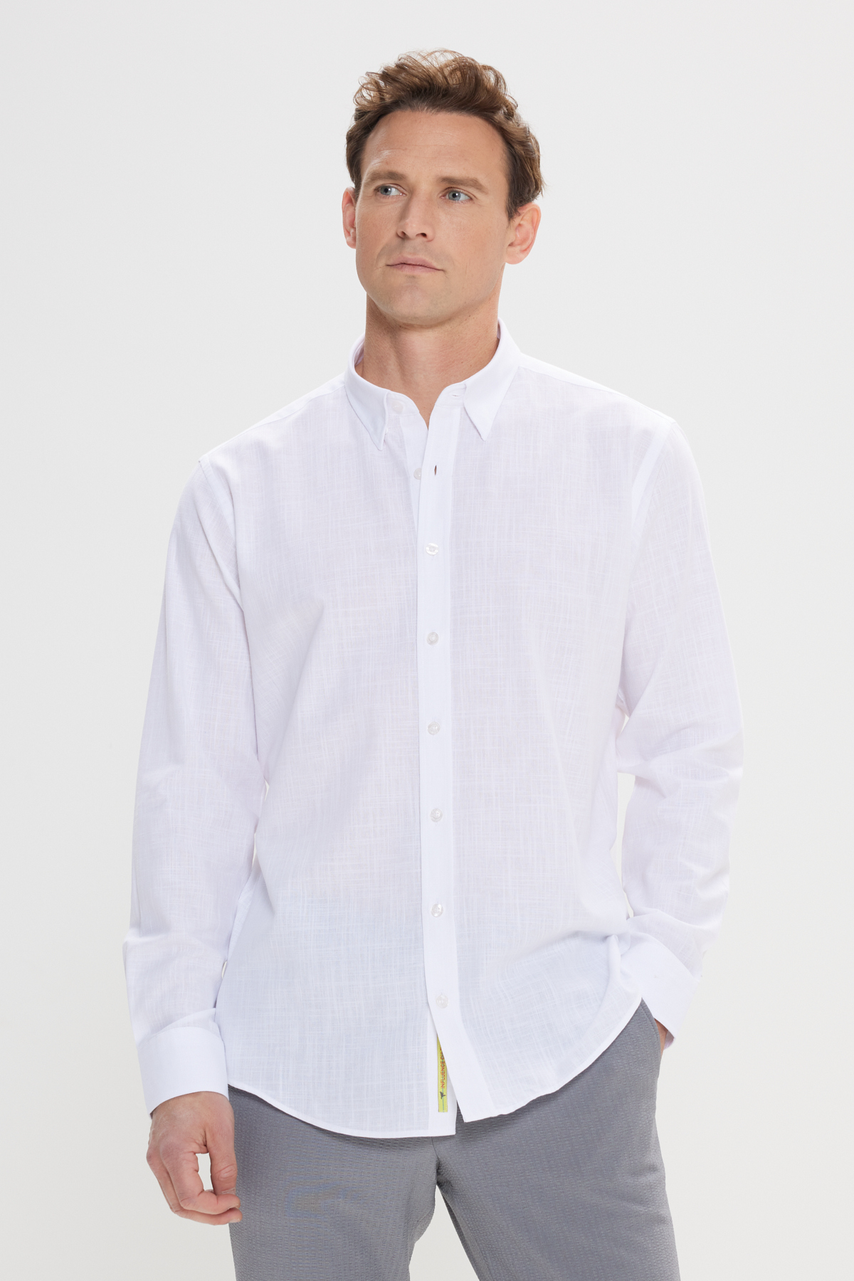 AC&Co / Altınyıldız Classics Men's White Comfort Fit Comfortable Cut Concealed Button Collar 100% Cotton Flamed Shirt