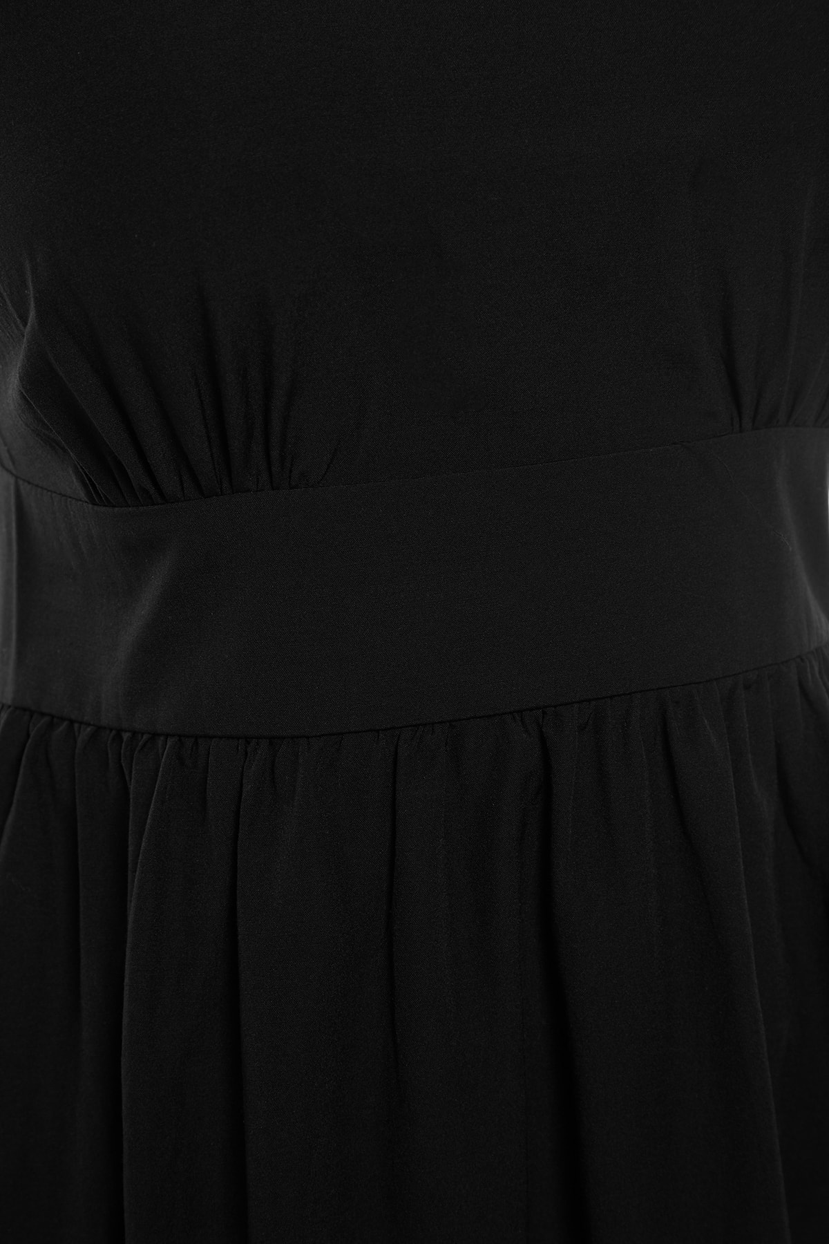 Trendyol Black Woven Strap Rochie midi țesută detaliată