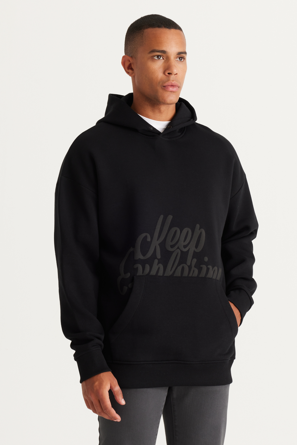 Levně AC&Co / Altınyıldız Classics Men's Black Oversize Fit Loose-Fit Hooded 3 Thread Printed Sweatshirt with Fleece Inside