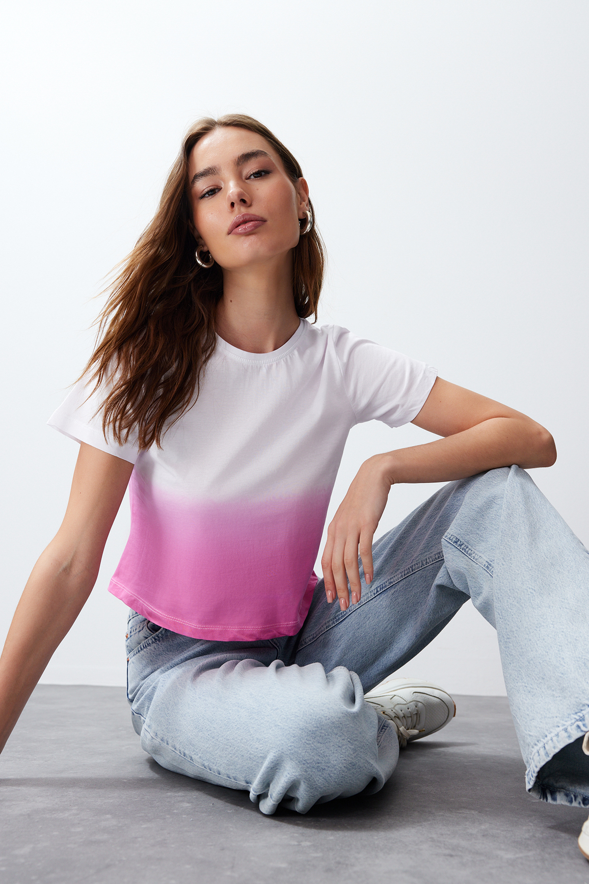 Levně Trendyol Pink Gradient Transitional Relaxed Fit/Crop Knitted T-Shirt