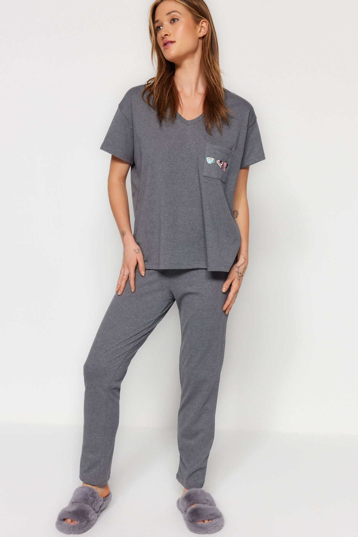 Levně Trendyol Gray 100% Cotton Pocket Printed Wide Fit Tshirt-Pants Knitted Pajamas Set