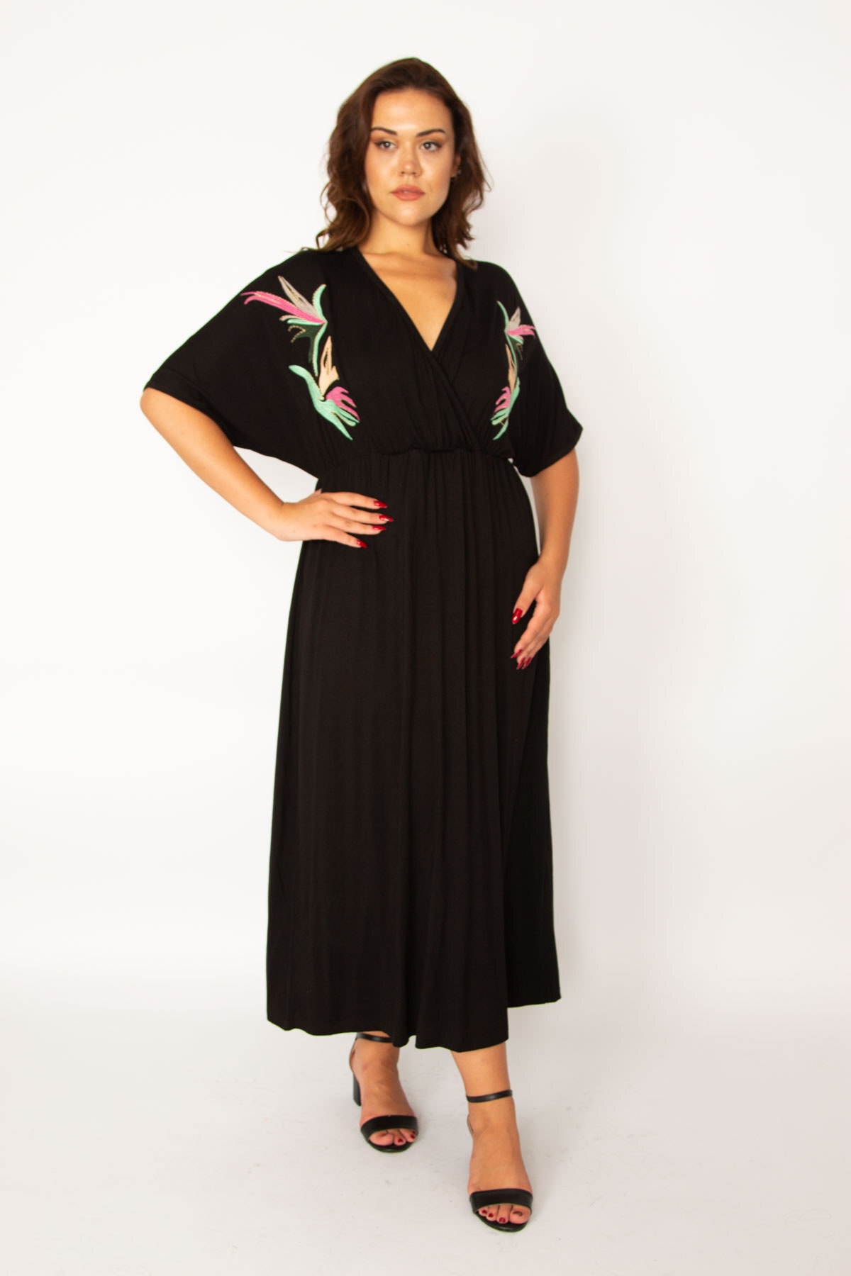 Levně Şans Women's Plus Size Black Wrapover Collar Dress With Elastic Waist And Embroidery Detail