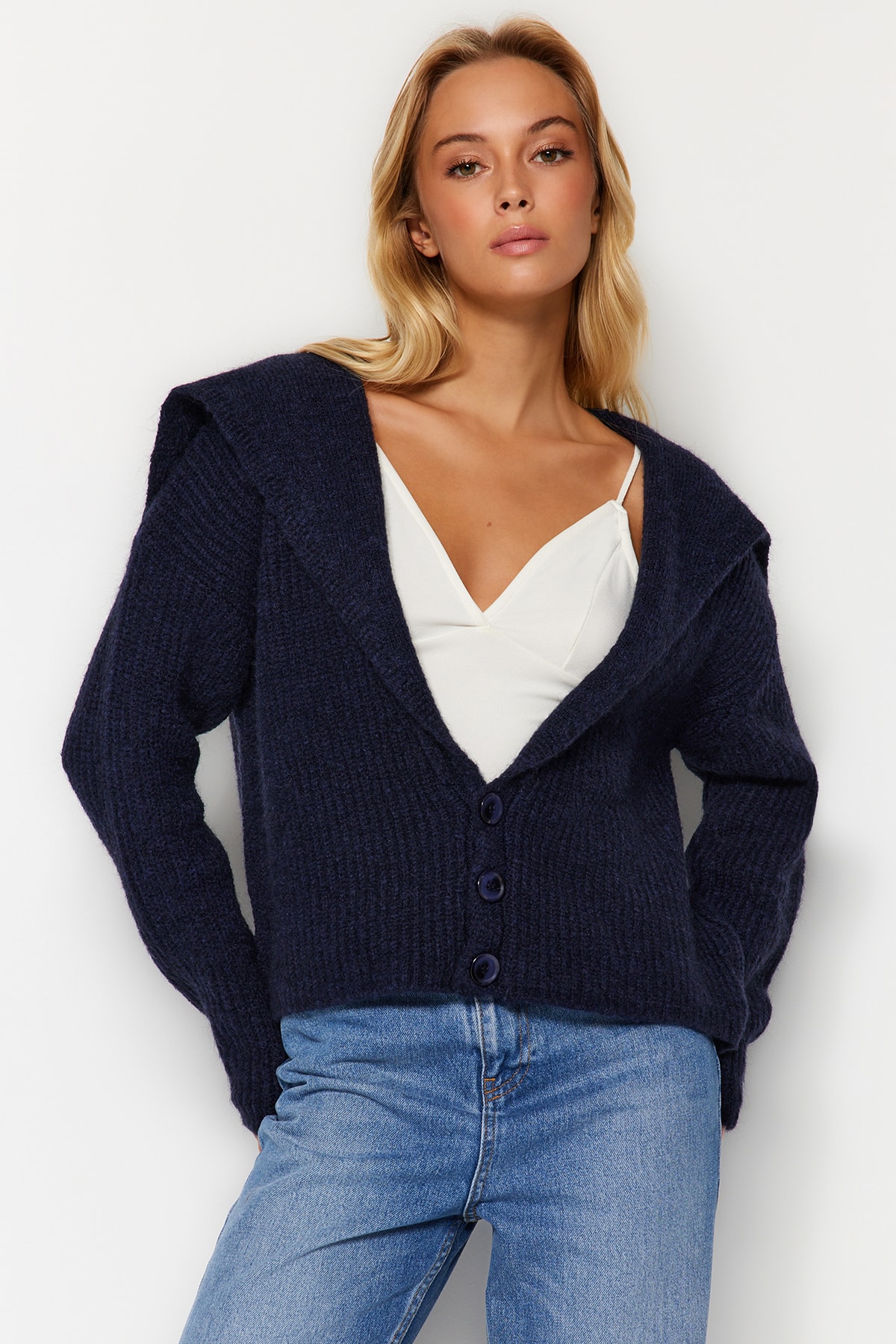 Levně Trendyol Navy Blue Měkký texturovaný pletený svetr s výstřihem