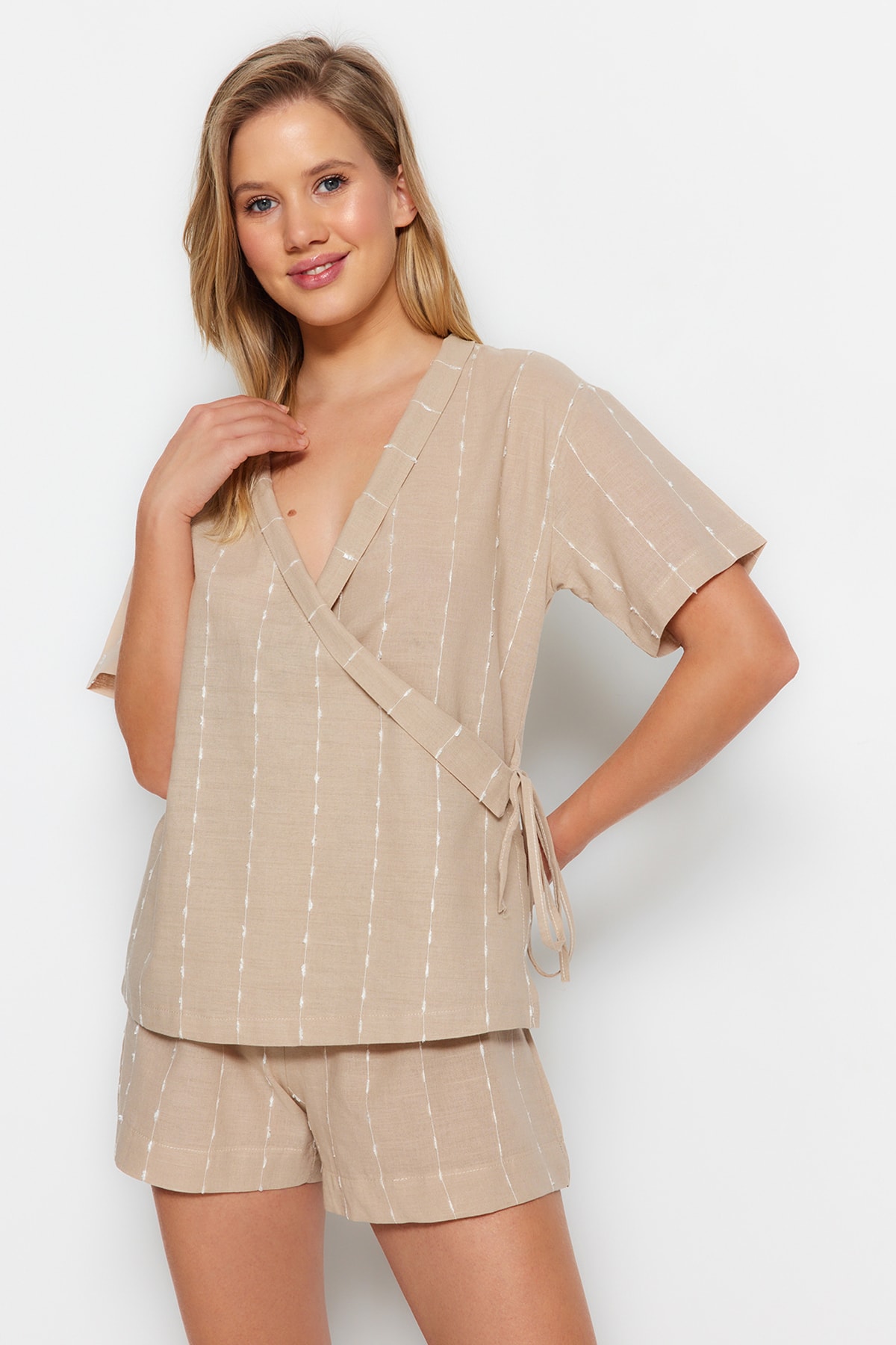 Levně Trendyol Beige 100% Cotton Striped Viscose Wide Fit Woven Pajamas Set