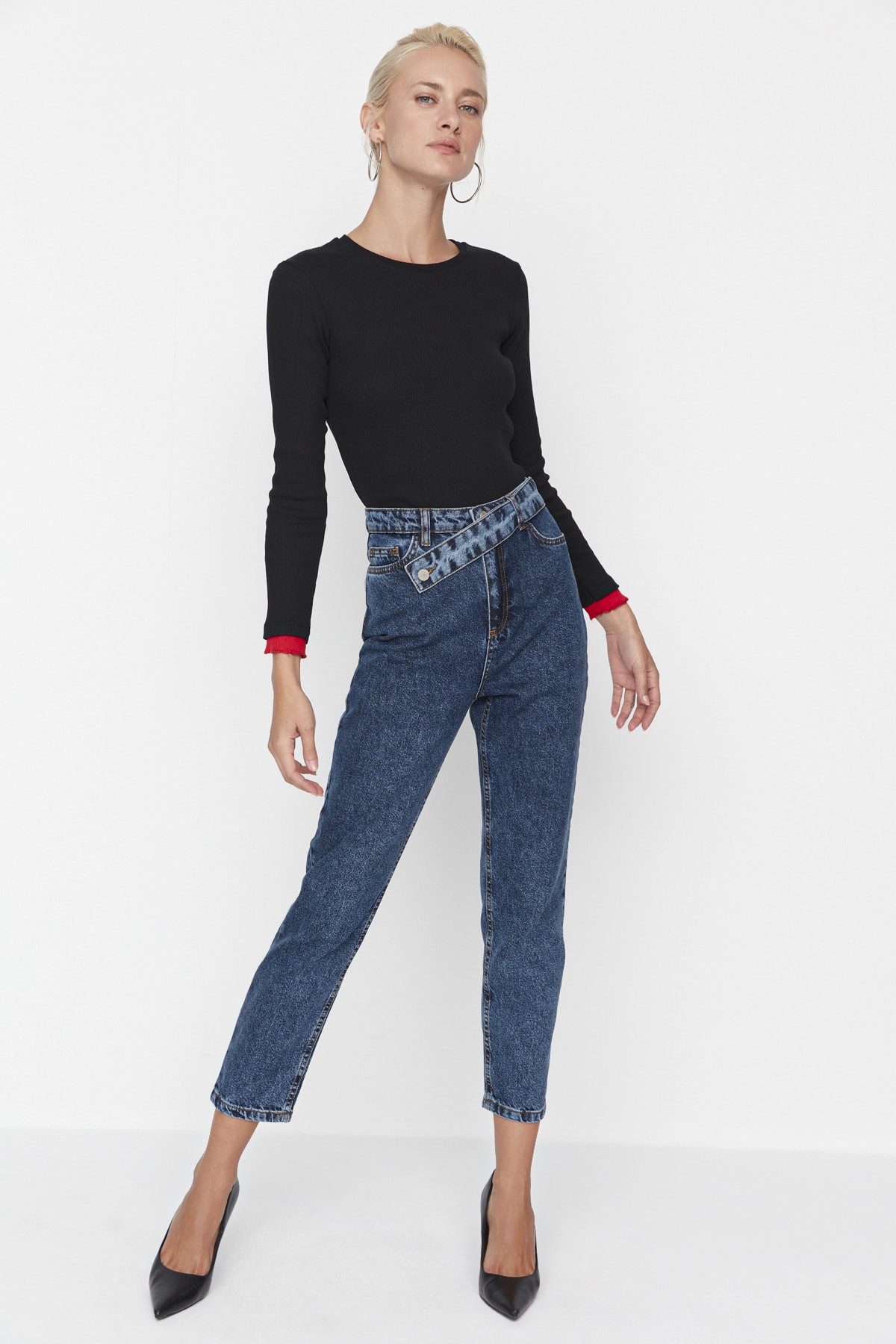 Trendyol High Waist Mom Jeans with Navy Blue Waist Detail