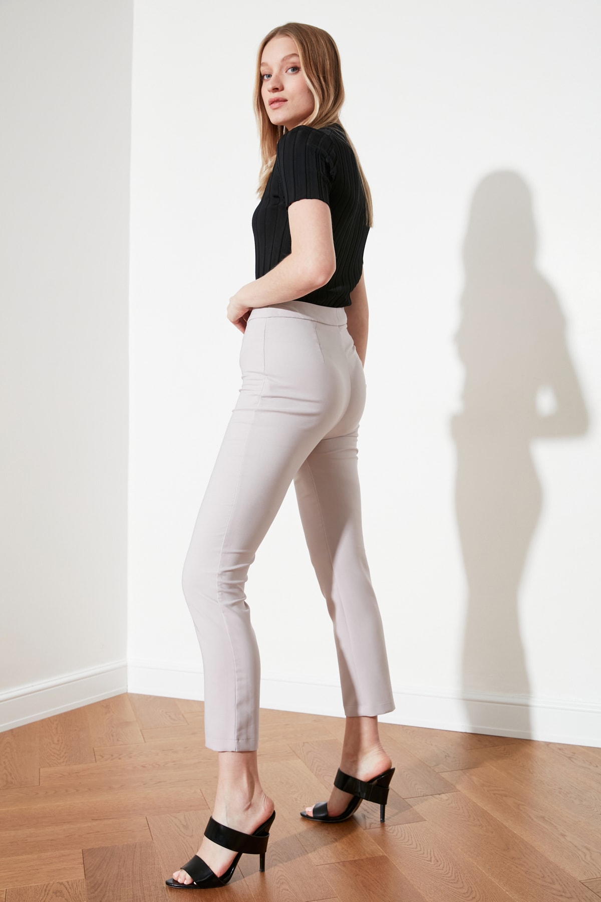 Pantaloni dama, Trendyol Cigarette