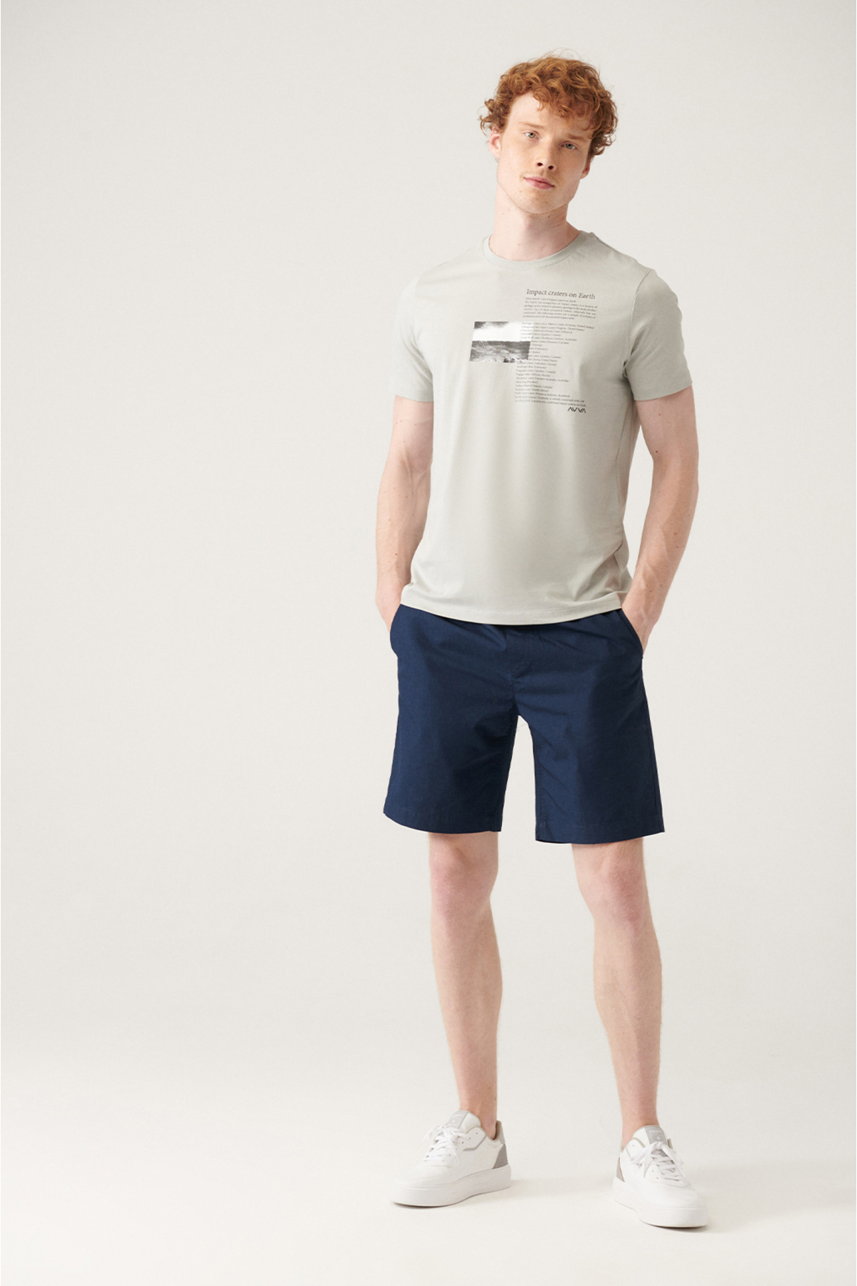 Avva Men's Navy Blue Elastic Waisted Relaxed Fit Shorts