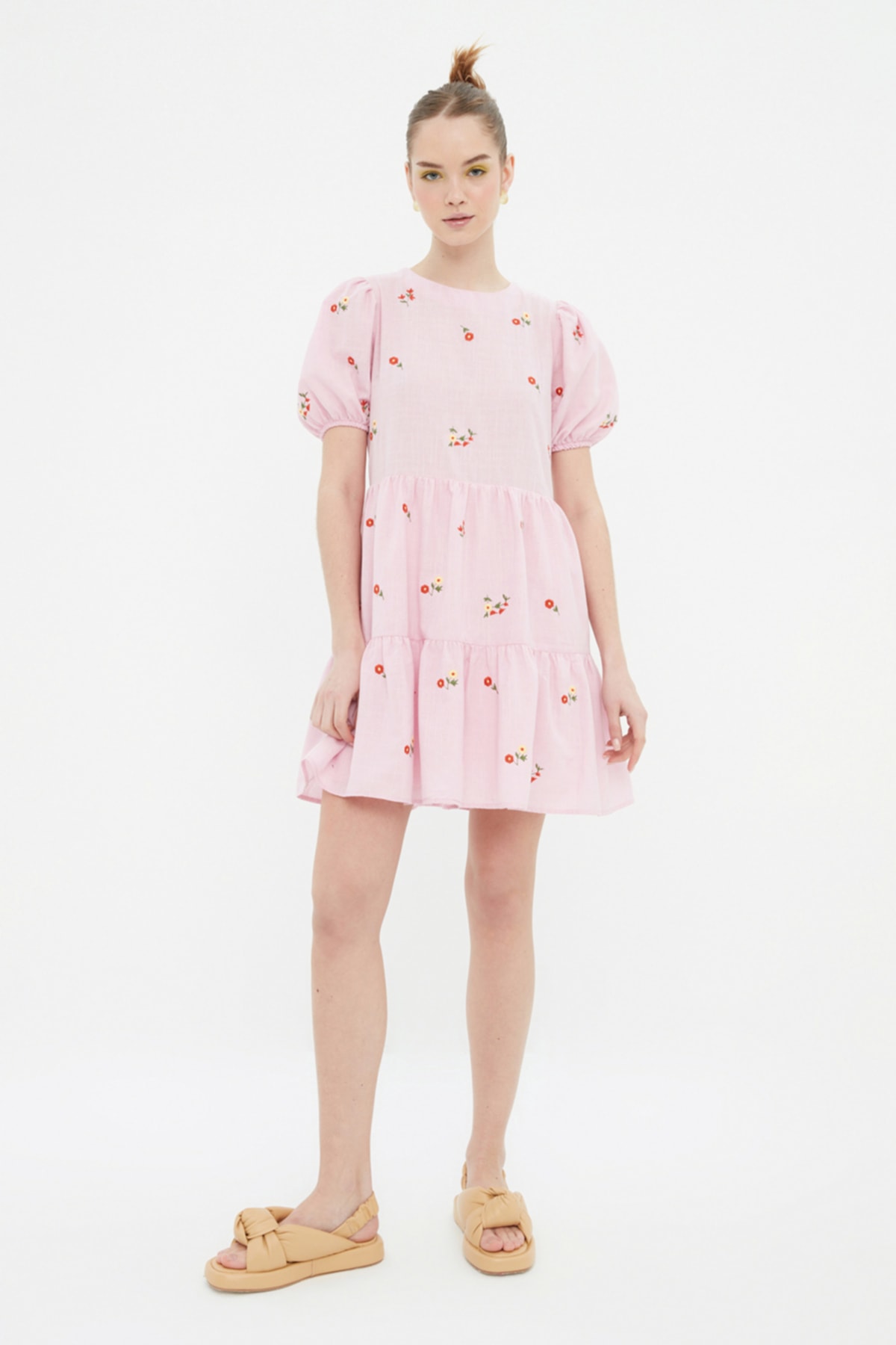 Trendyol roz tăiat drept tăiat mini țesut căptușit floral broderie țesut rochie