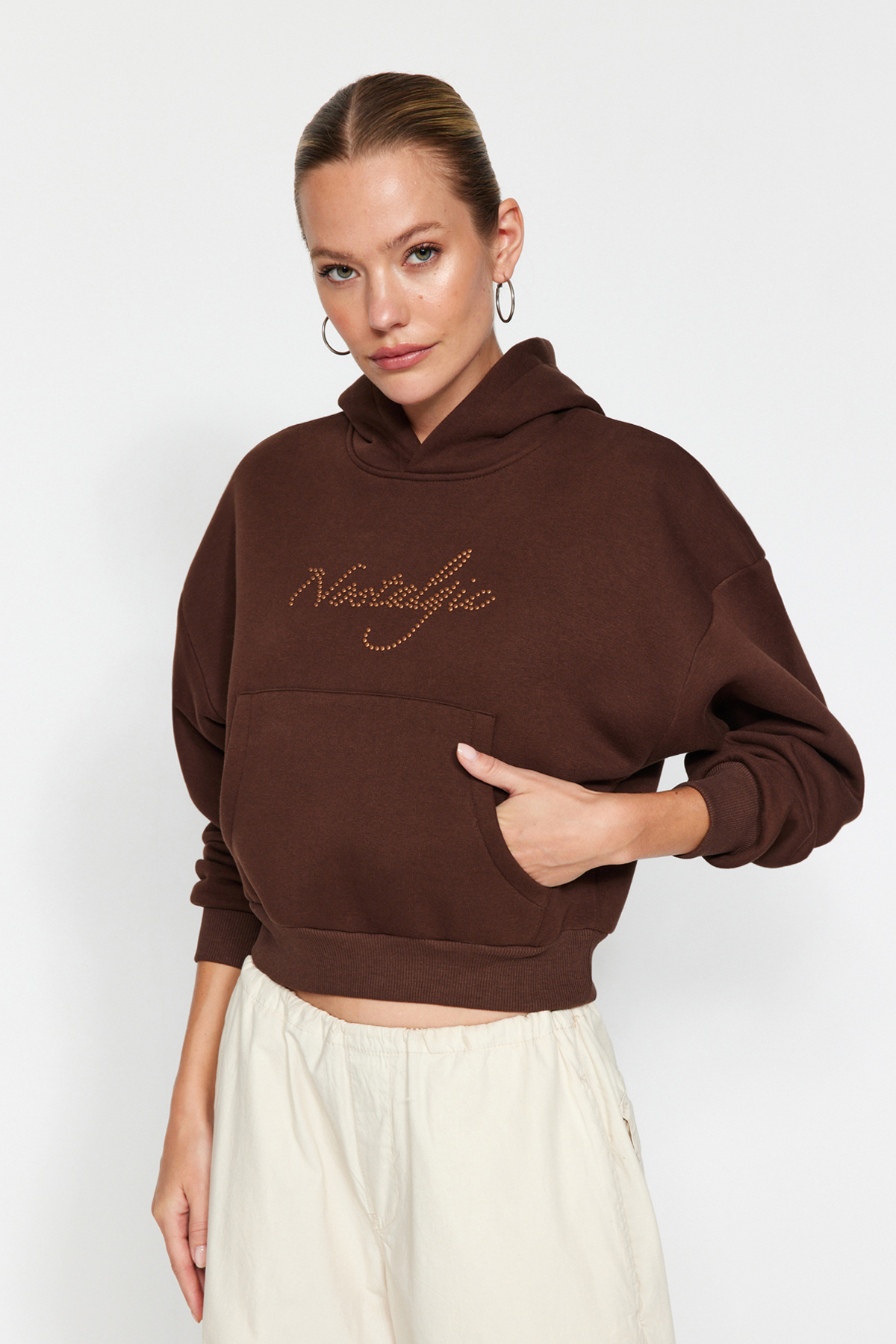 Levně Trendyol Brown Stone Motto Printed Crop Regular/Regular Fit Hooded Knitted Sweatshirt
