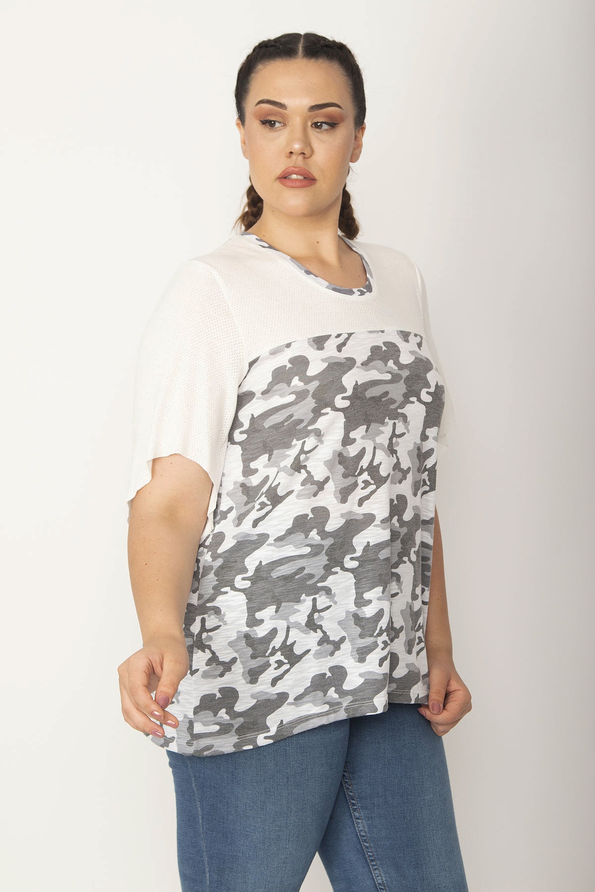 Levně Şans Women's Large Size Bone Robe and Sleeves Mesh Fabric Short Sleeve Blouse