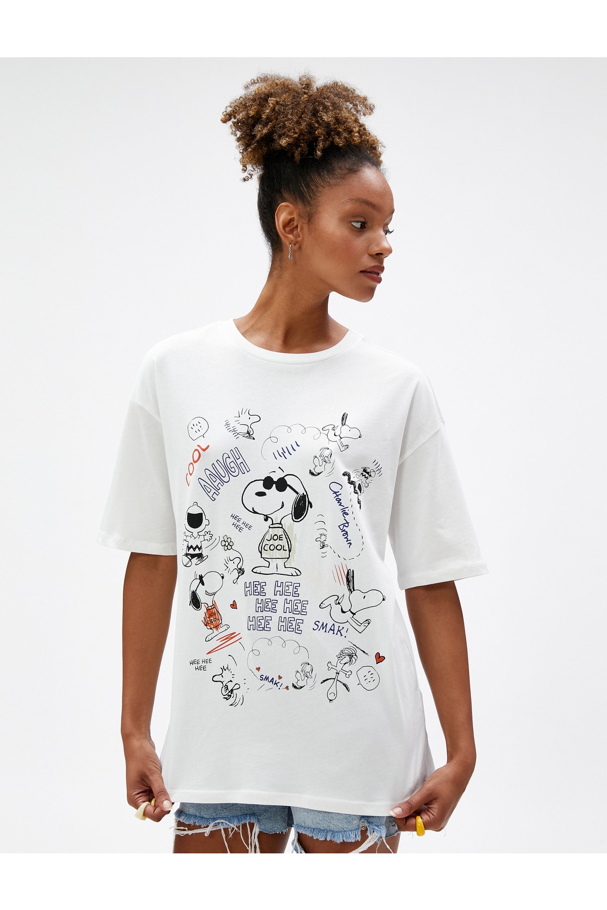 Levně Koton Snoopy Oversized Printed Licensed Crew Neck Short Sleeved Snoopy T-Shirt.