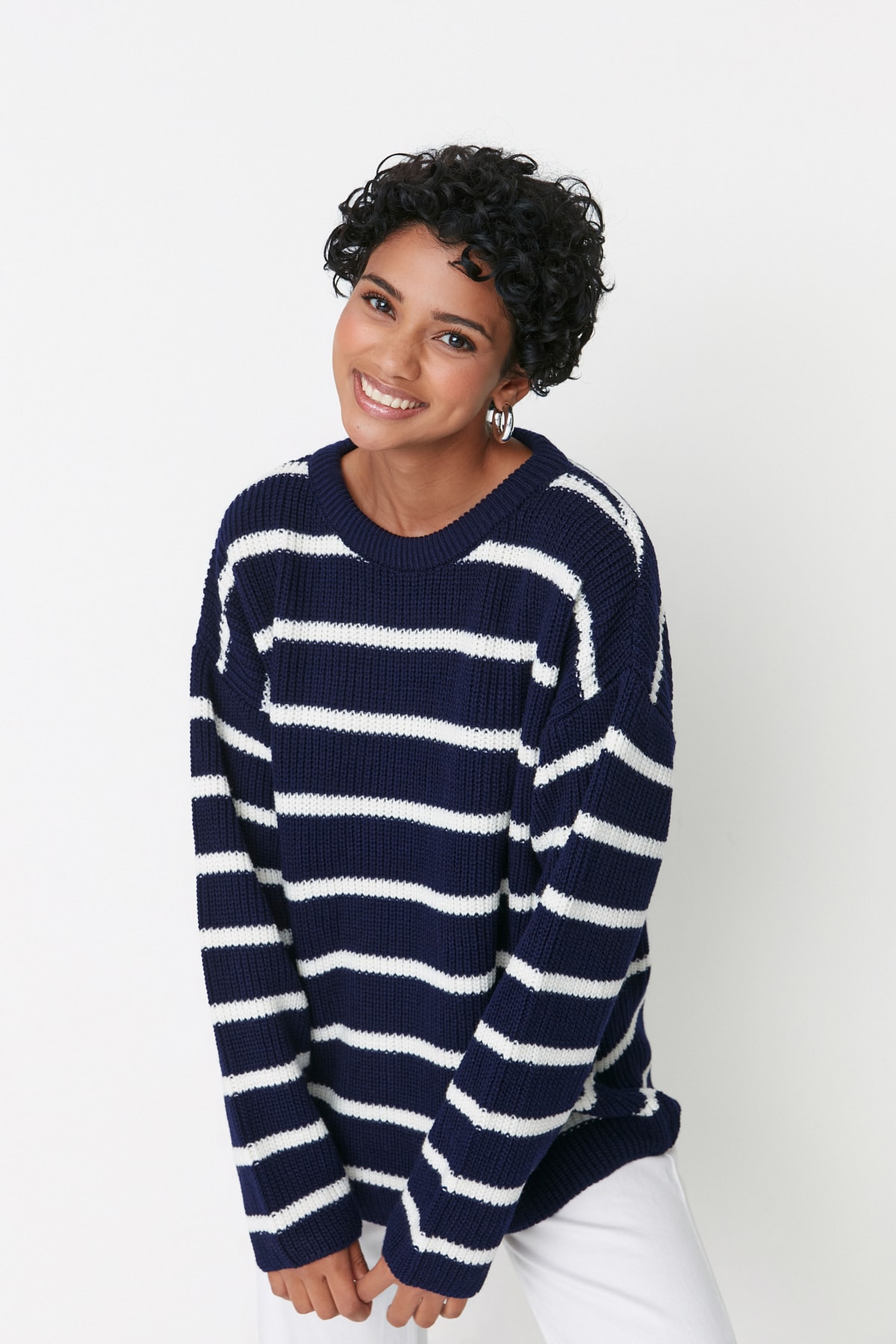 Levně Trendyol Navy Blue Wide Fit pletený svetr