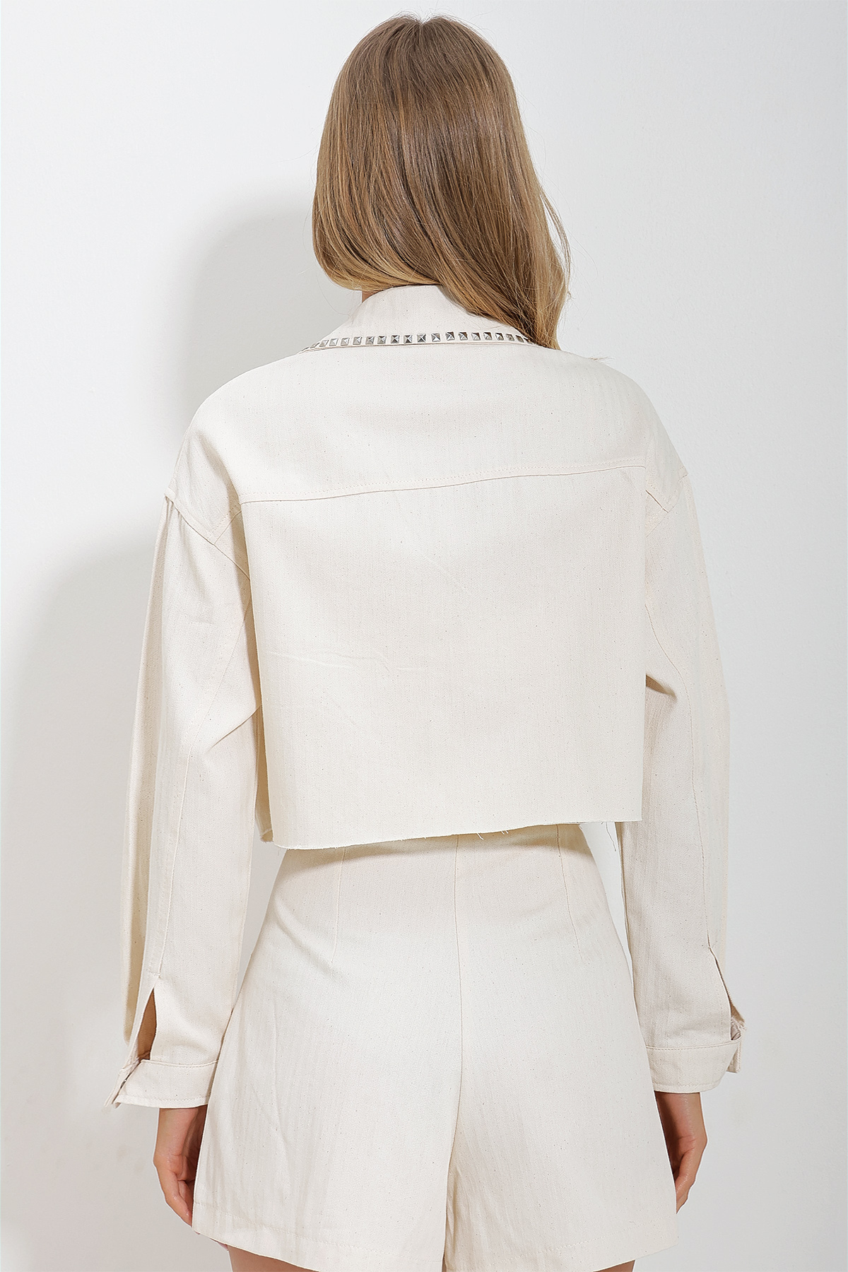 Trend Alaçatı Stili Women&#039;s Cream Troll Herringbone Patterned Gabardine Crop Jacket