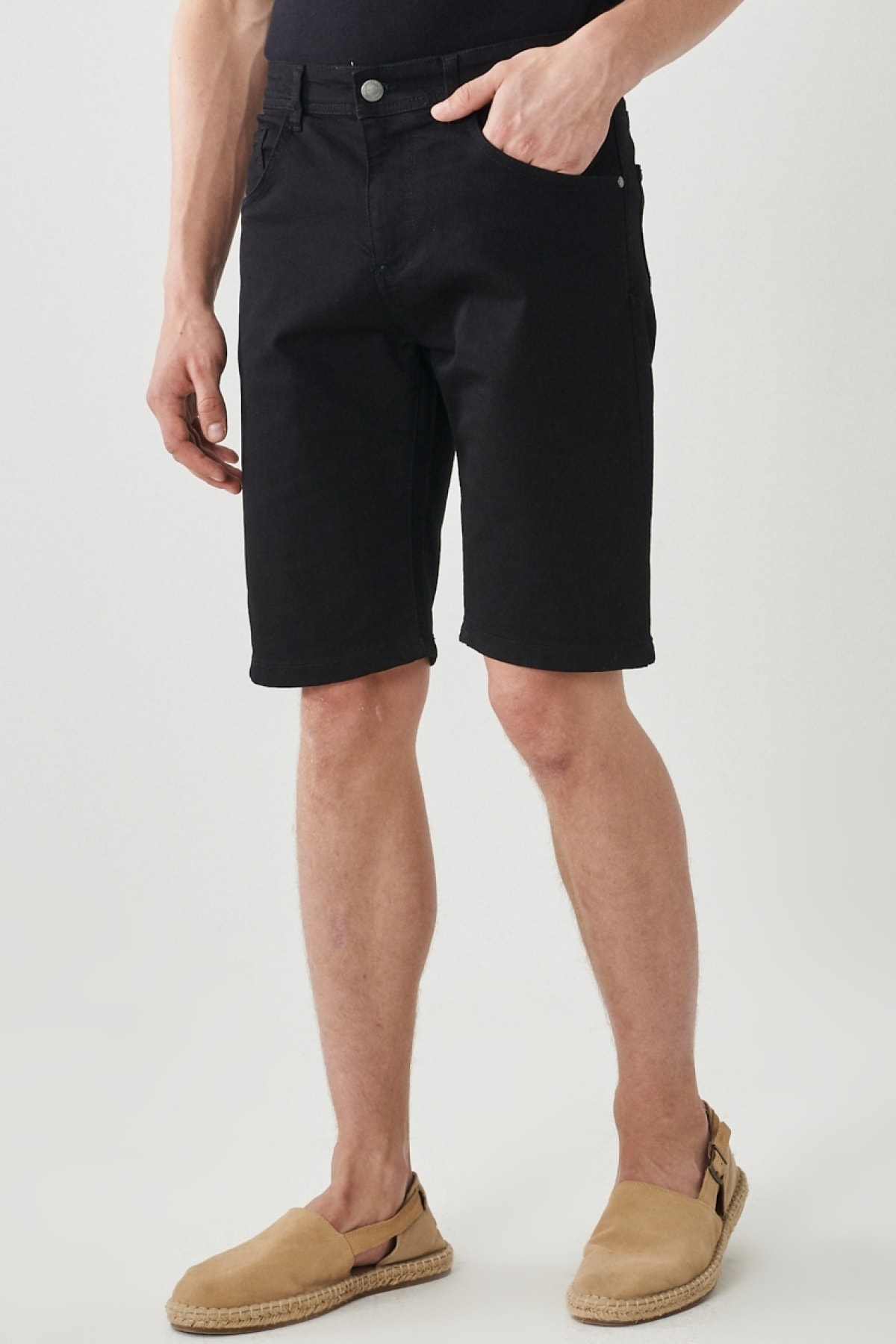 Levně AC&Co / Altınyıldız Classics Men's Black Comfort Fit Relaxed Fit 5-Pocket Flexible Denim Jeans Shorts