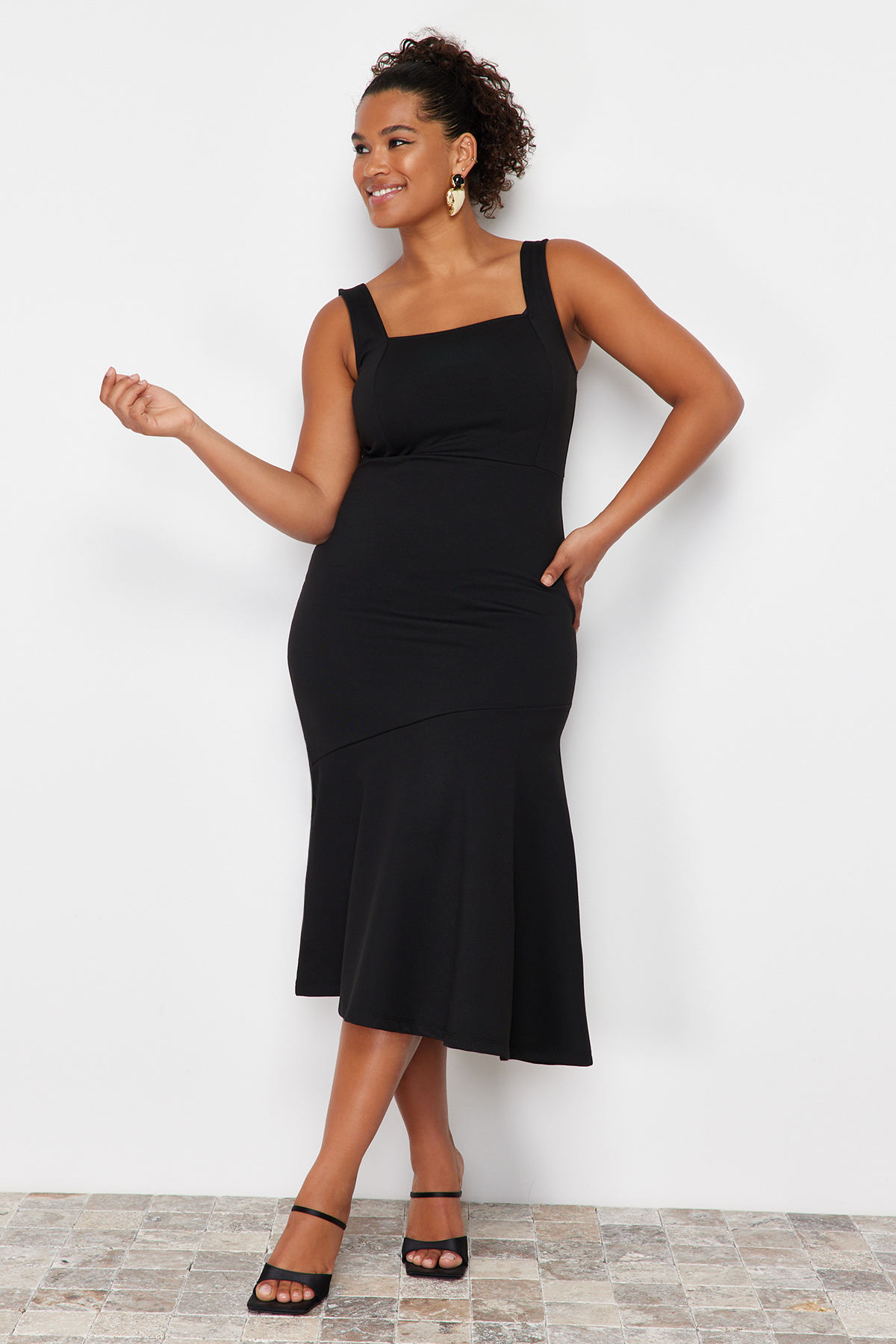 Trendyol Curve Black Flounce Detailed Midi Knitted Dress