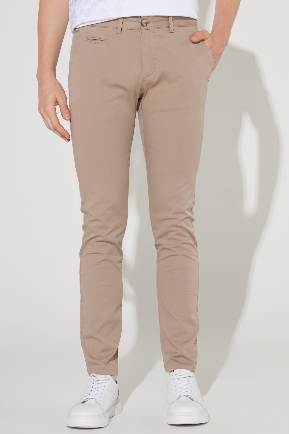 Levně AC&Co / Altınyıldız Classics Men's Beige Slim Fit Slim Fit Trousers with Side Pockets, Cotton Diagonal Pattern Flexible Trousers.
