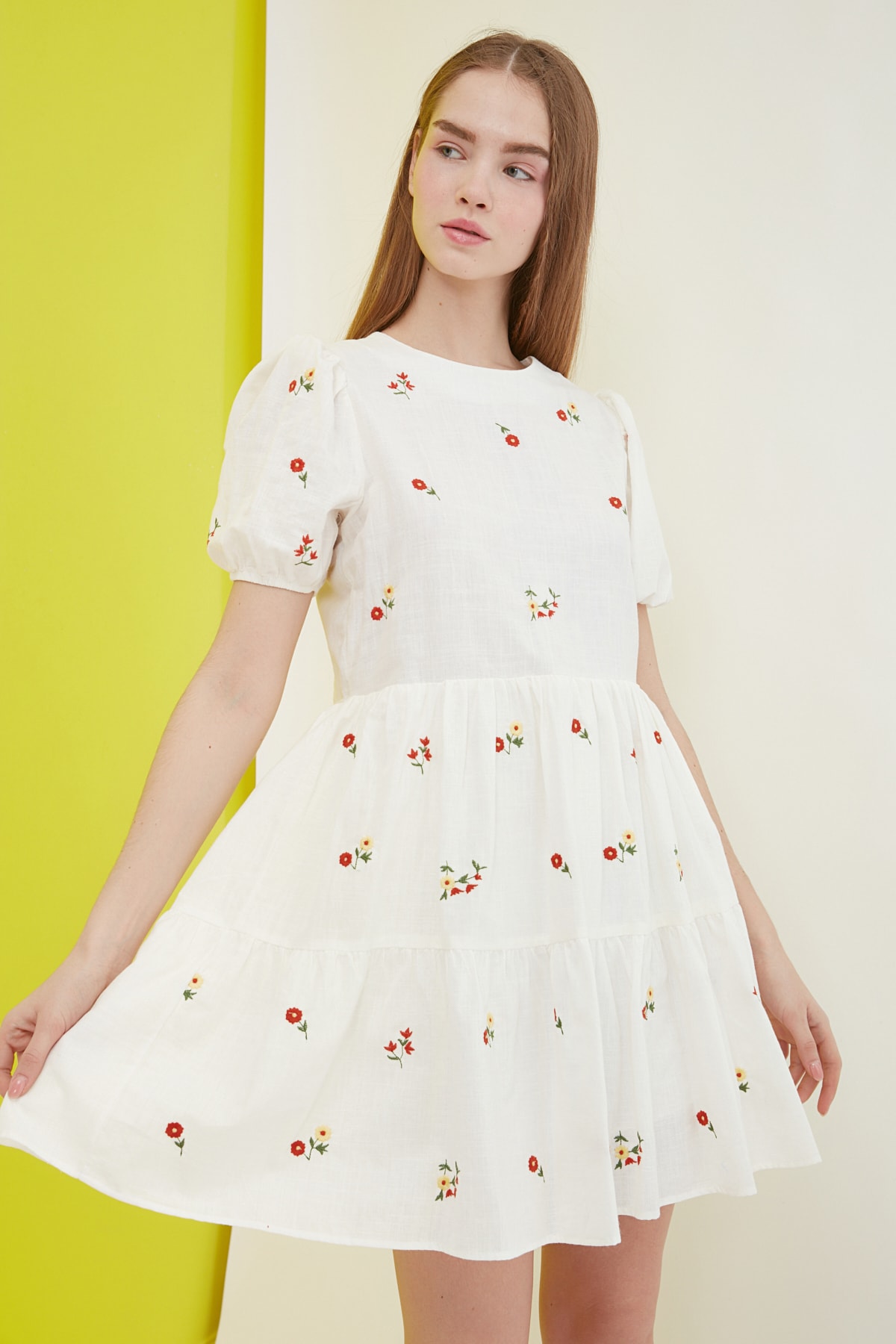 Trendyol Ecru brodate Rochie