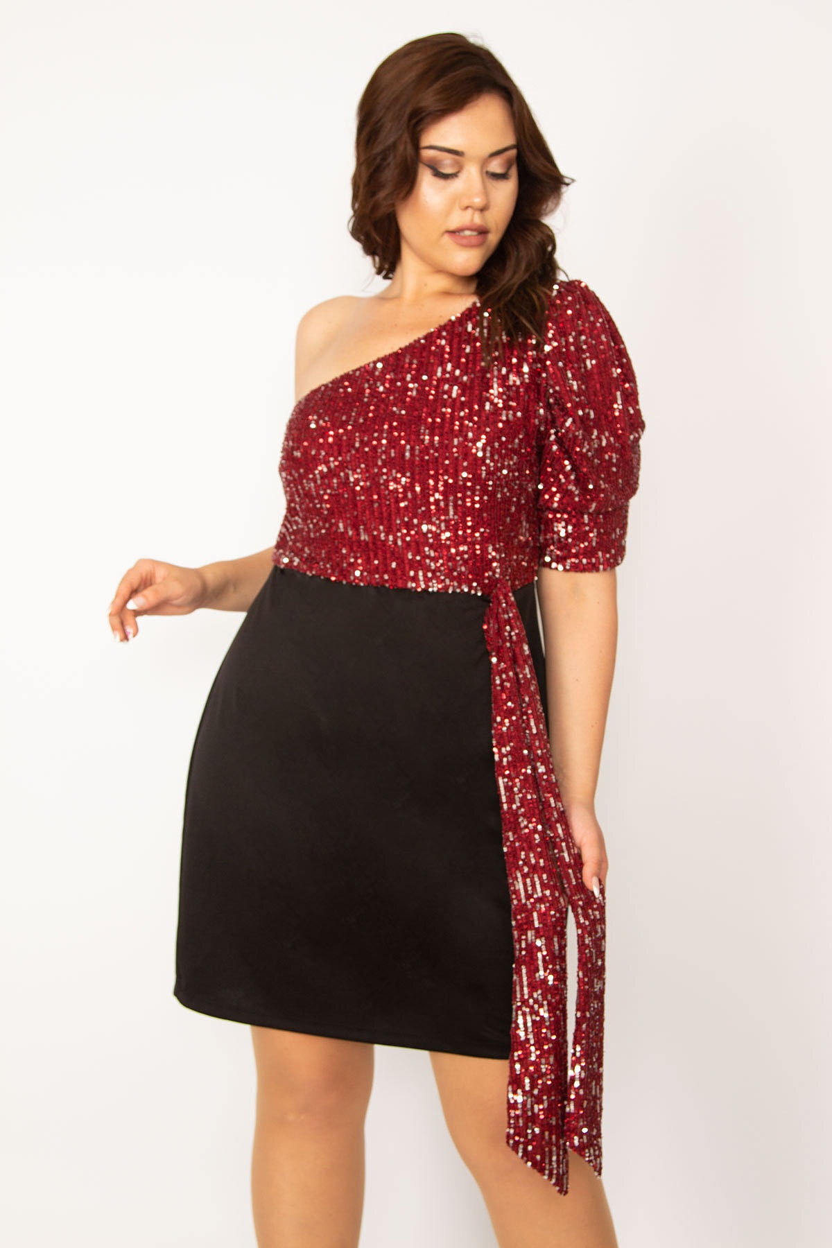 Levně Şans Women's Plus Size Claret Red Top Sequin One-Shoulder Evening Dress