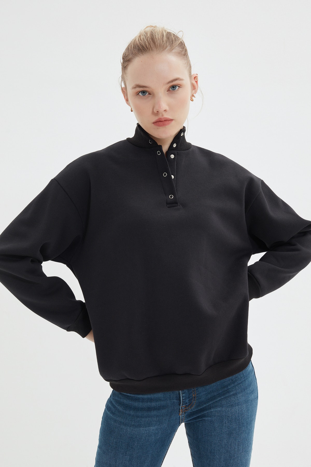Levně Trendyol Black Basic Stand Up Collar Zippered Rack Knitted Sweatshirt