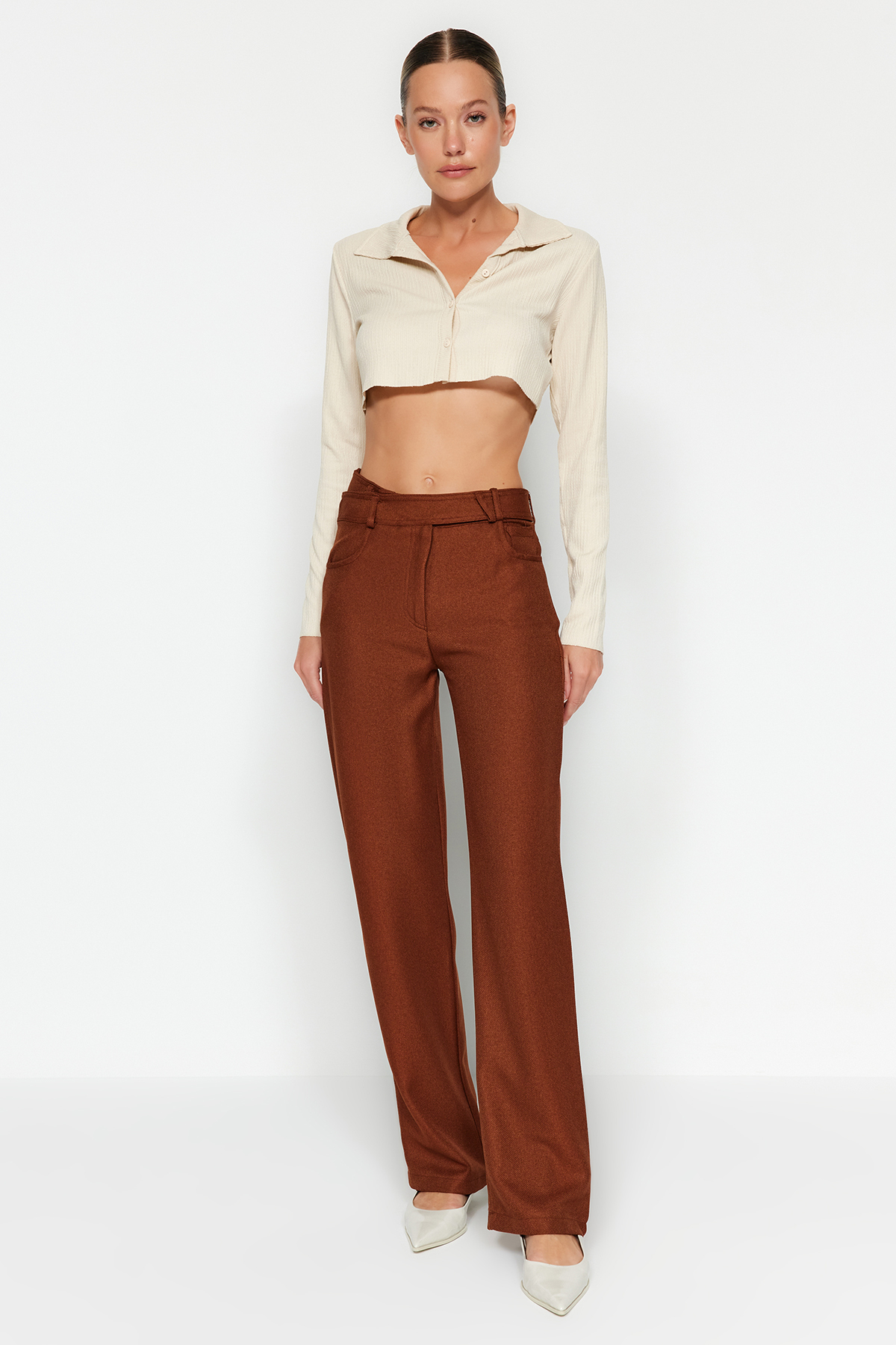 Levně Trendyol Brown High Waist Straight Cut Woven Belt Detailed Kalhoty
