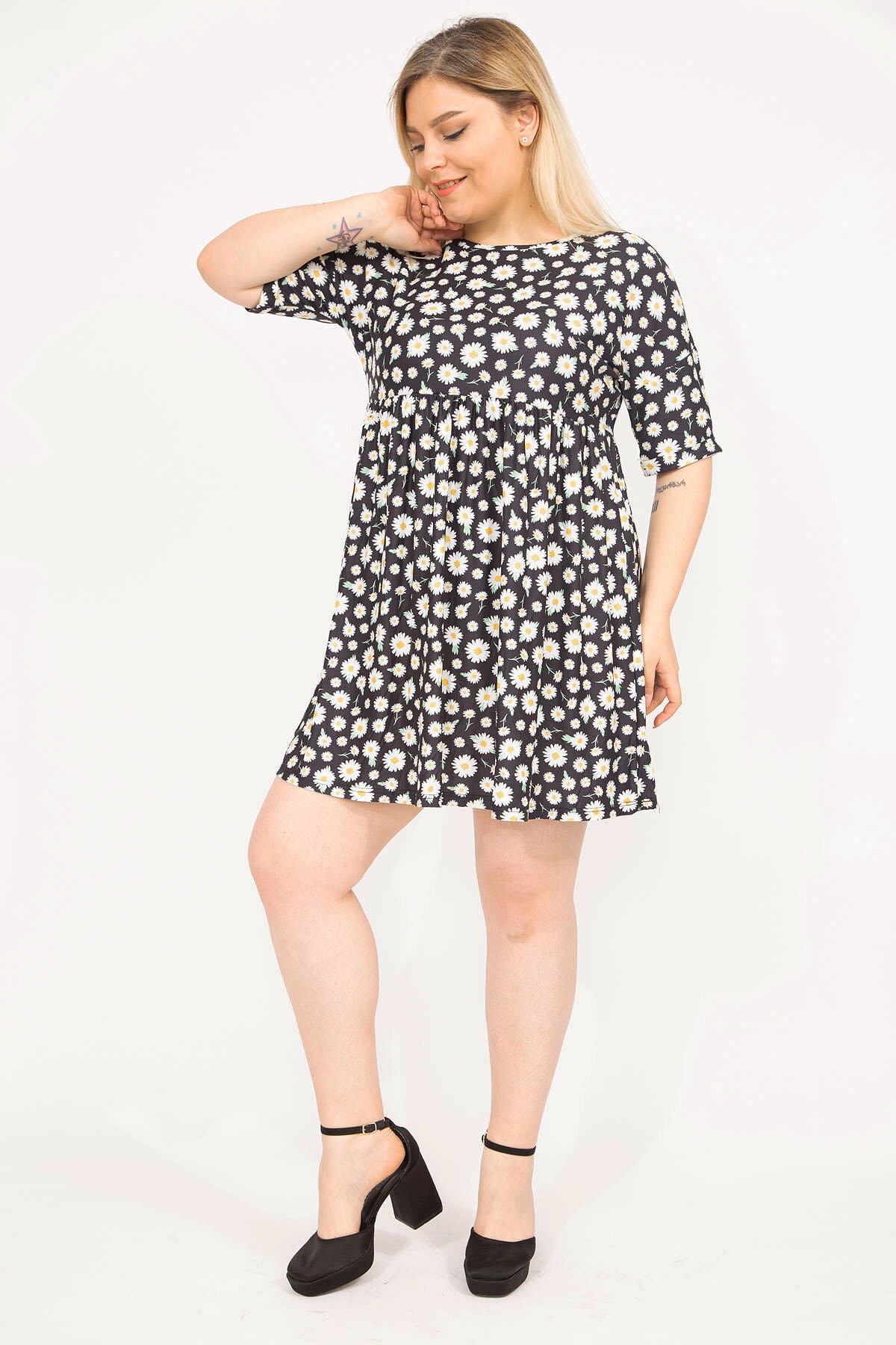 Levně Şans Women's Colorful Plus Size Elastic Waist Patterned Patterned Tunic Dress