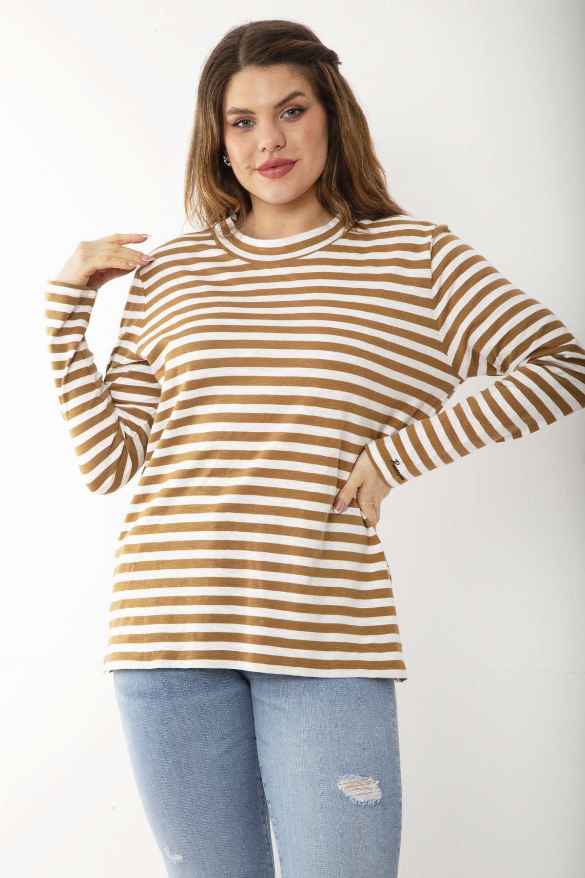 Levně Şans Women's Plus Size Milk Brown Long Sleeve Striped Blouse