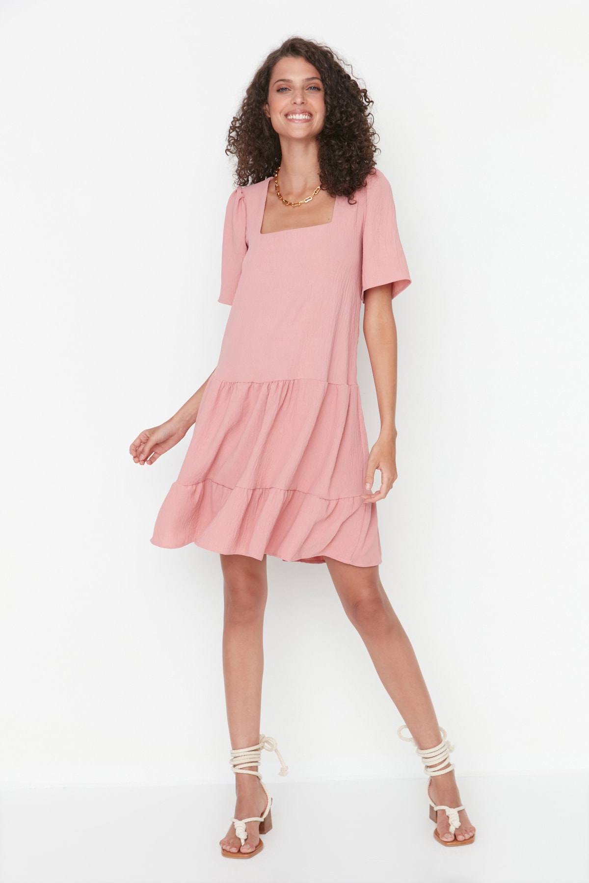 Levně Trendyol Světle růžové tkané šaty s čtvercovým výstřihem