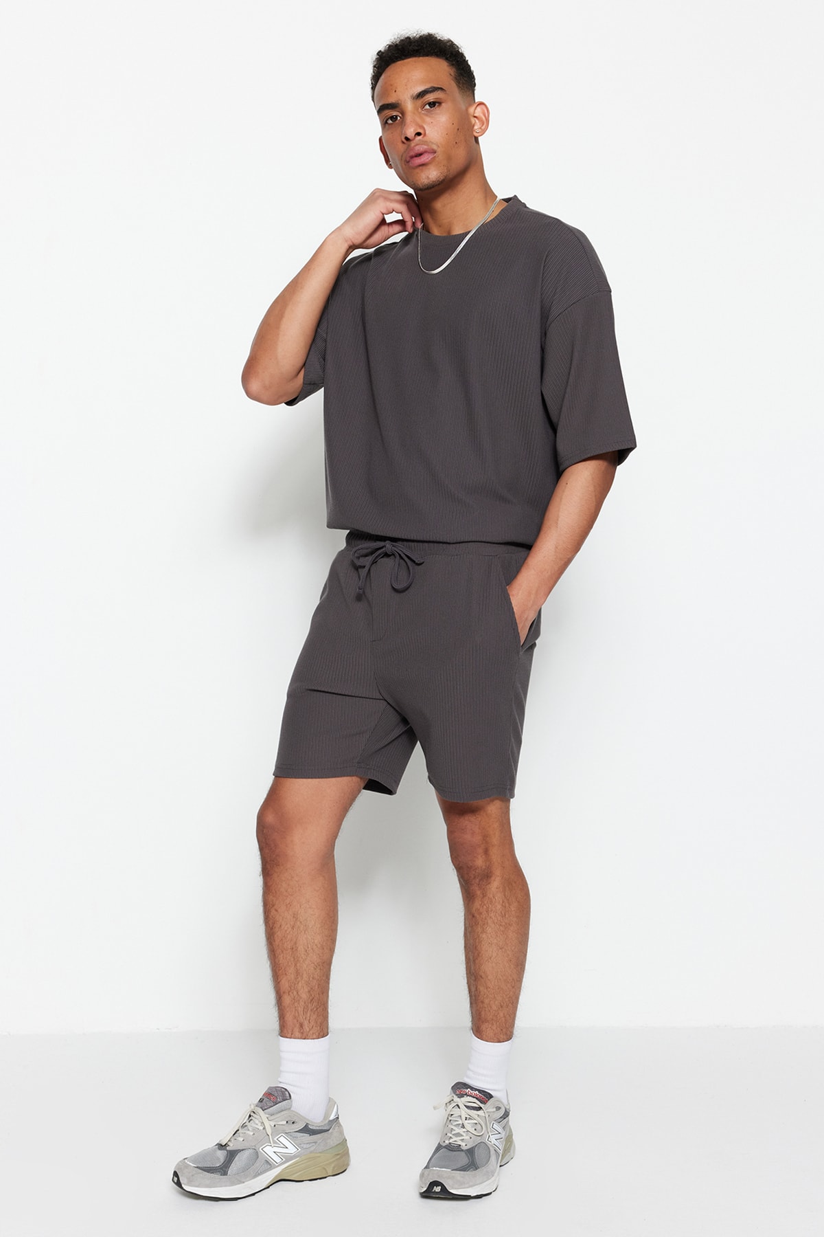 Trendyol Basic Smoked Regular/Normal Fit Medium Length Laced Textured Wrinkle-Free Ottoman Shorts