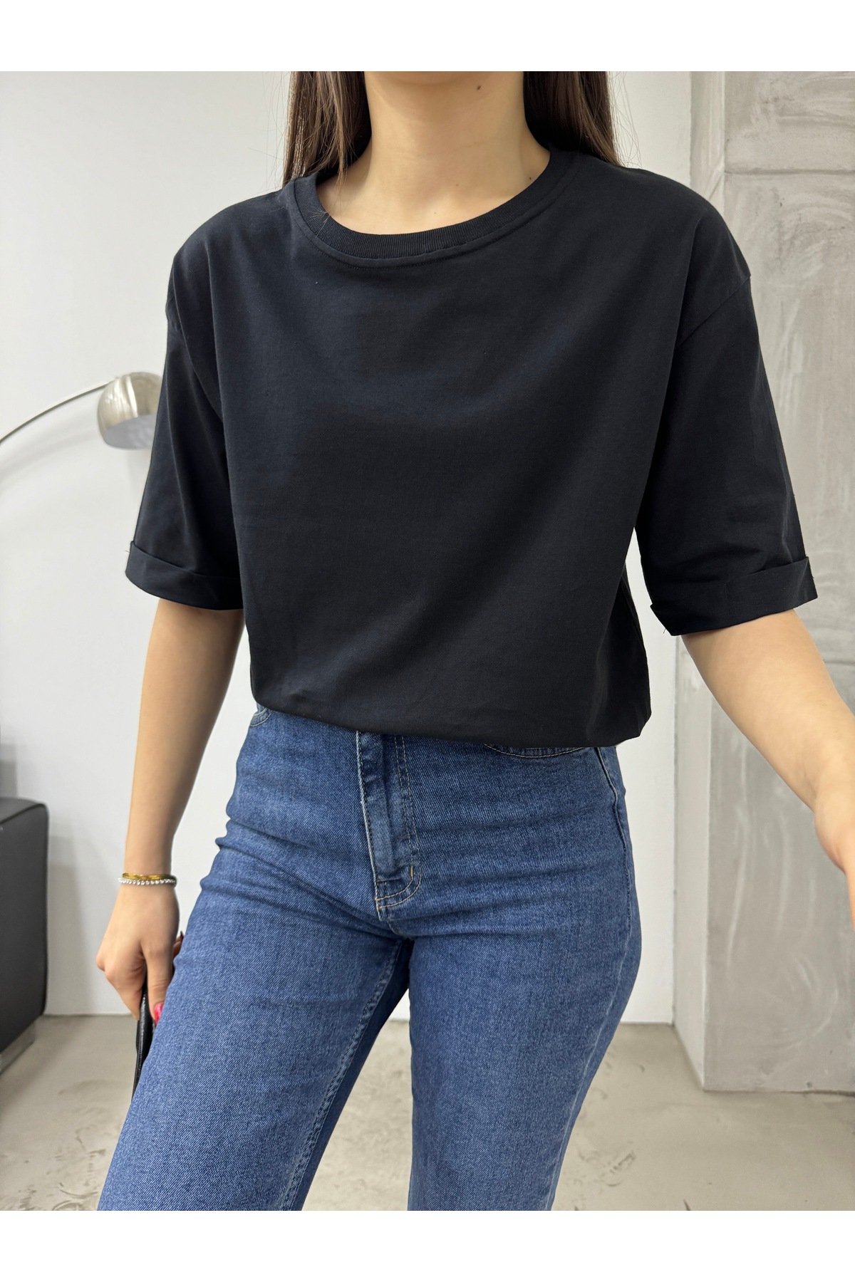 Levně BİKELİFE Women's Oversize Laser Cut Side Slit T-shirt