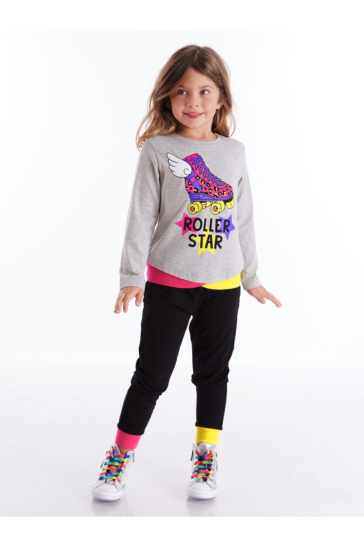 Mushi Roller Star Roller Skates Girls' Gray T-shirt and Black Leggings Set.