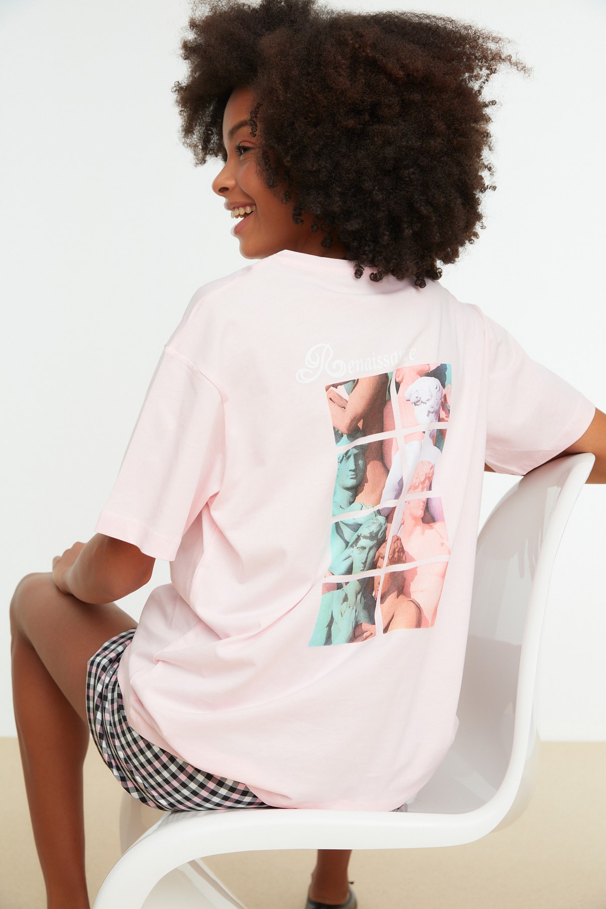 Levně Trendyol Pink 100% Cotton Back Printed Boyfriend Fit Crew Neck Knitted T-Shirt