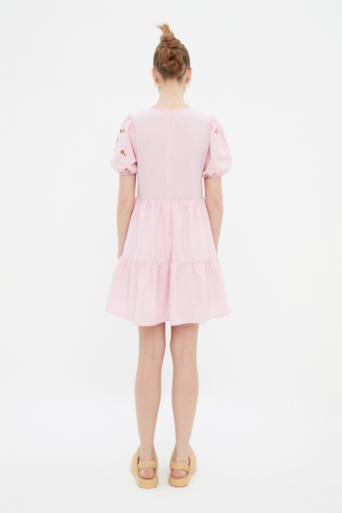 Trendyol roz tăiat drept tăiat mini țesut căptușit floral broderie țesut rochie