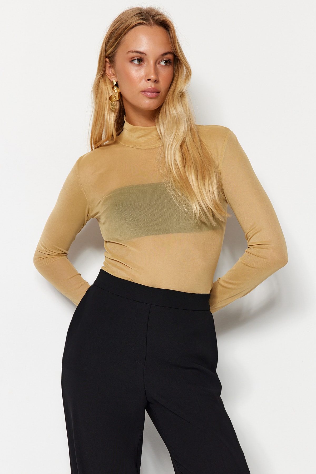 Levně Trendyol Beige Fitted High Neck Tulle Knitted Blouse
