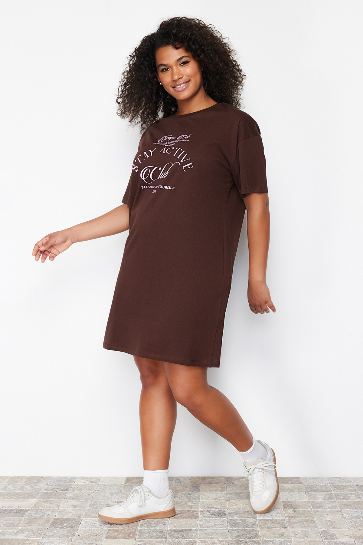 Trendyol Curve Brown Slogan Printed Knitted T-shirt Dress