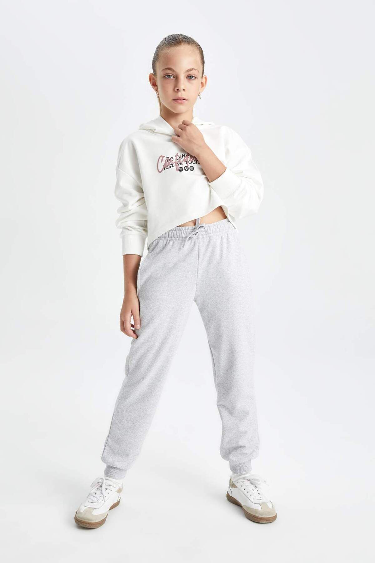 DEFACTO Girl&#39;s Gray Jogger Standard Fit School Sweatpants