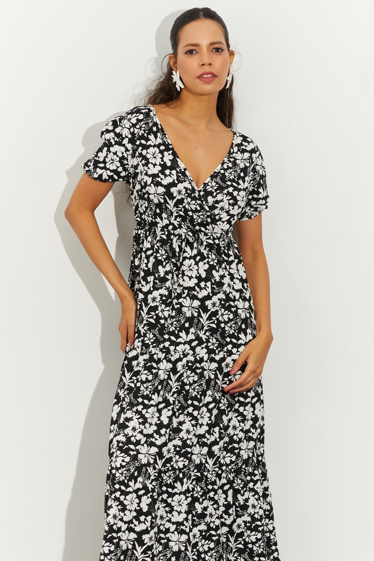 Cool & Sexy Women's Black And White Floral Double-breasted Crepe Midi Dress