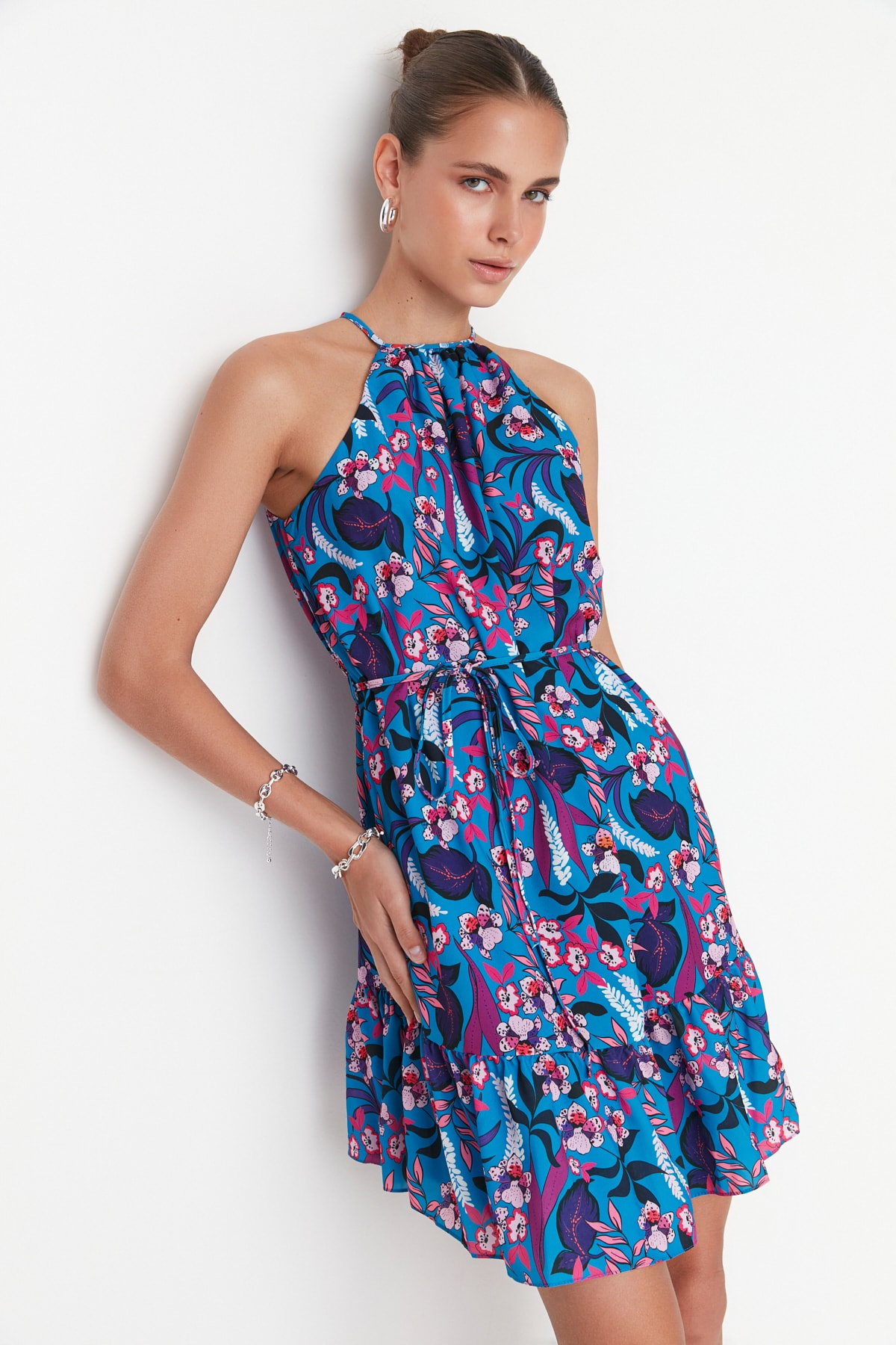Levně Trendyol modré květinové mini tkané šifonové šaty s podšívkou