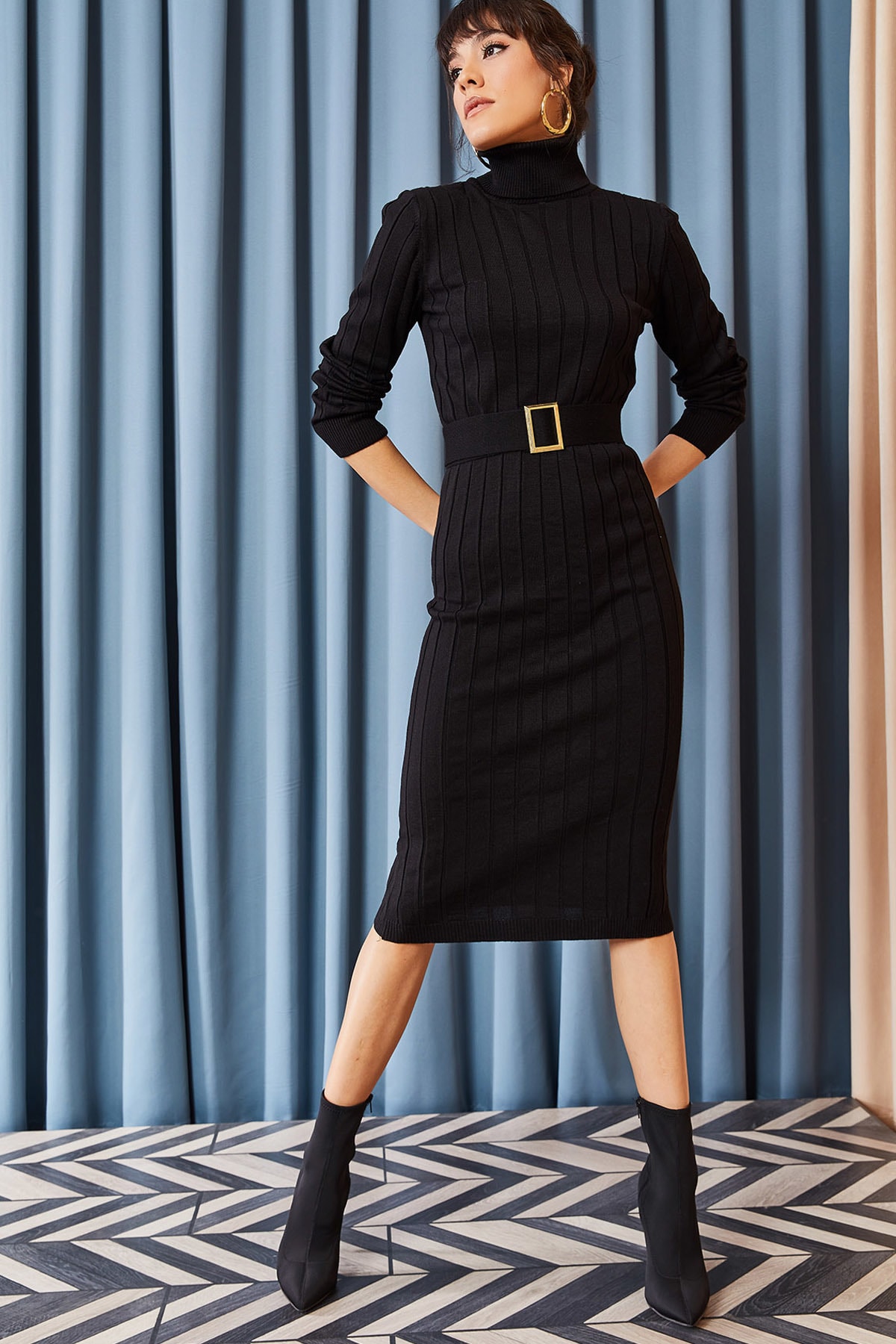 Levně Olalook Dámské černé páskové tlusté žebrované pletené šaty