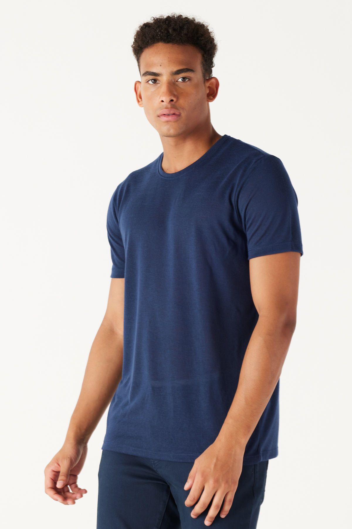 ALTINYILDIZ CLASSICS Pánske námornícke modré slim fit tričko Slim Fit Crew Neck s krátkym rukávom ľanové tričko.
