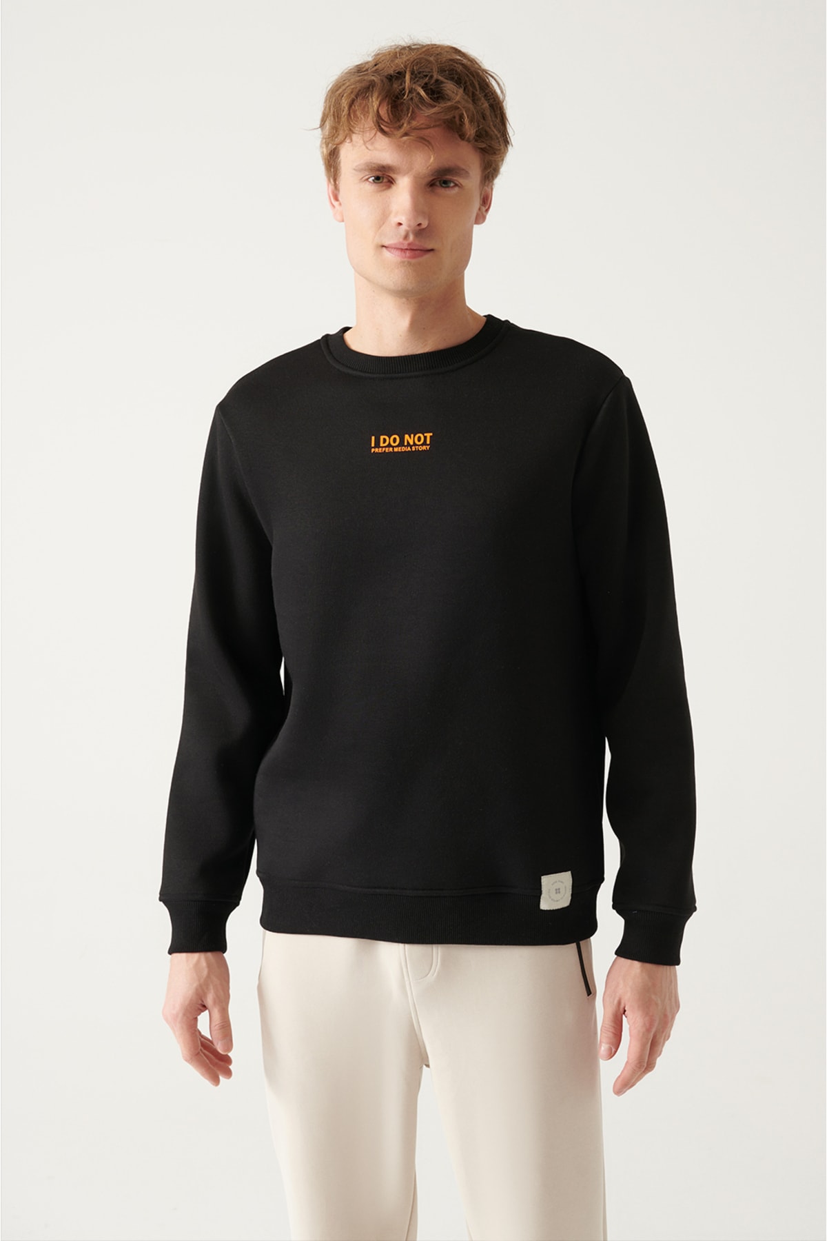 Levně Avva Black Crew Neck Printed Regular Fit Unisex Sweatshirt