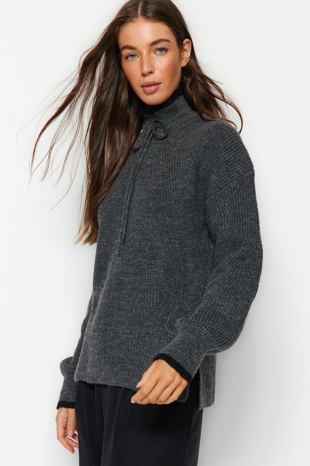 Trendyol Anthracite Soft-Texture Contrast Knitwear Sweater