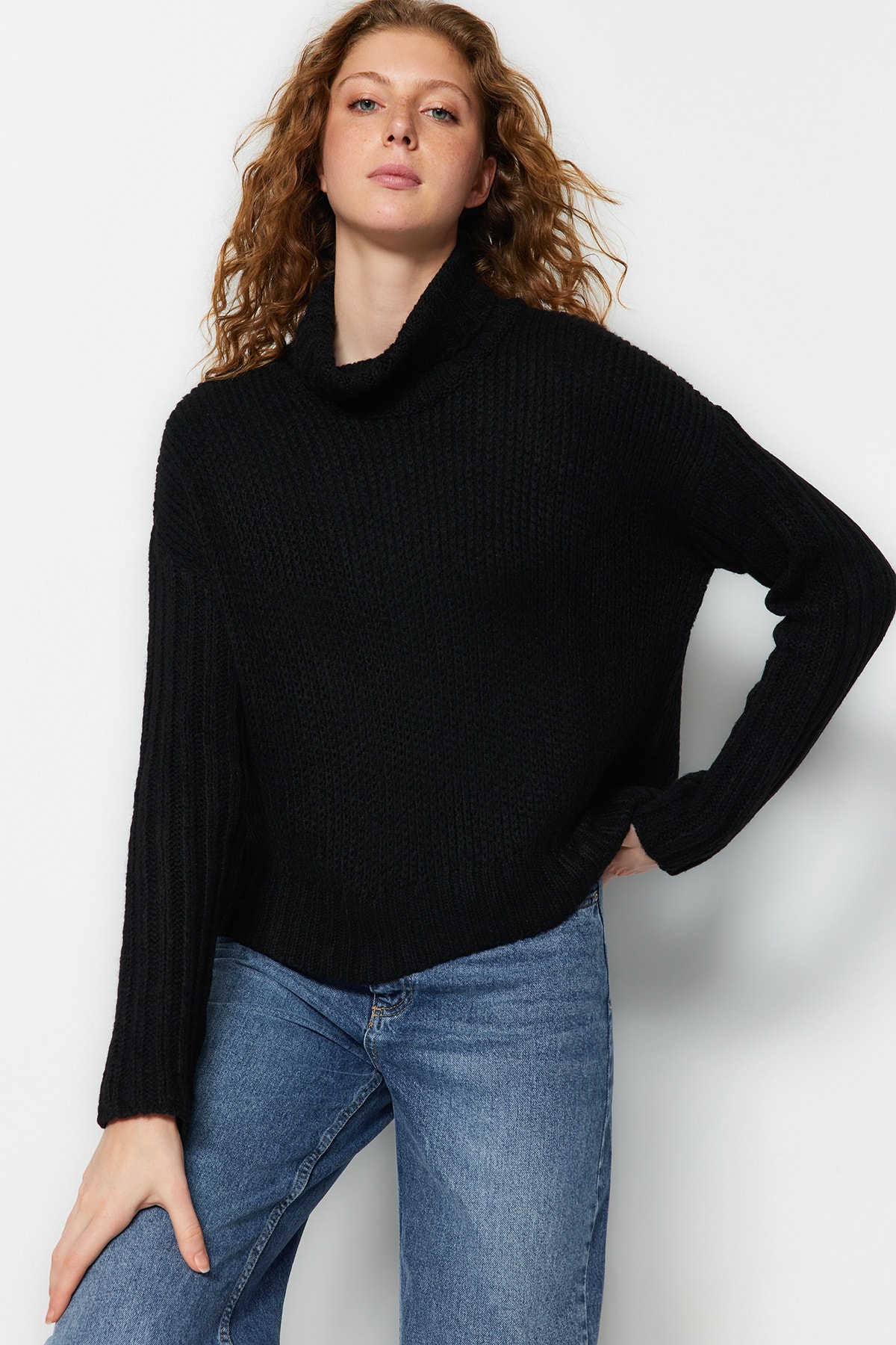 Trendyol Black Wide Fit Soft Textured Knitwear Sweater