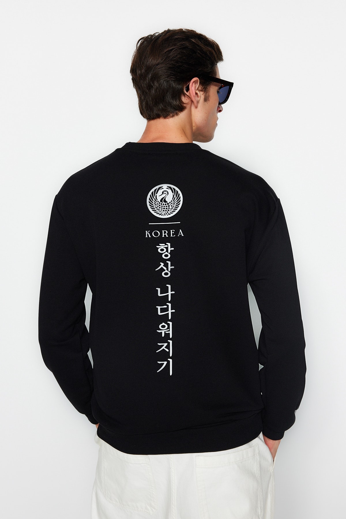 Trendyol Black Men's Relaxed/Comfortable cut, Far Eastern Printed Cotton Sweatshirt.