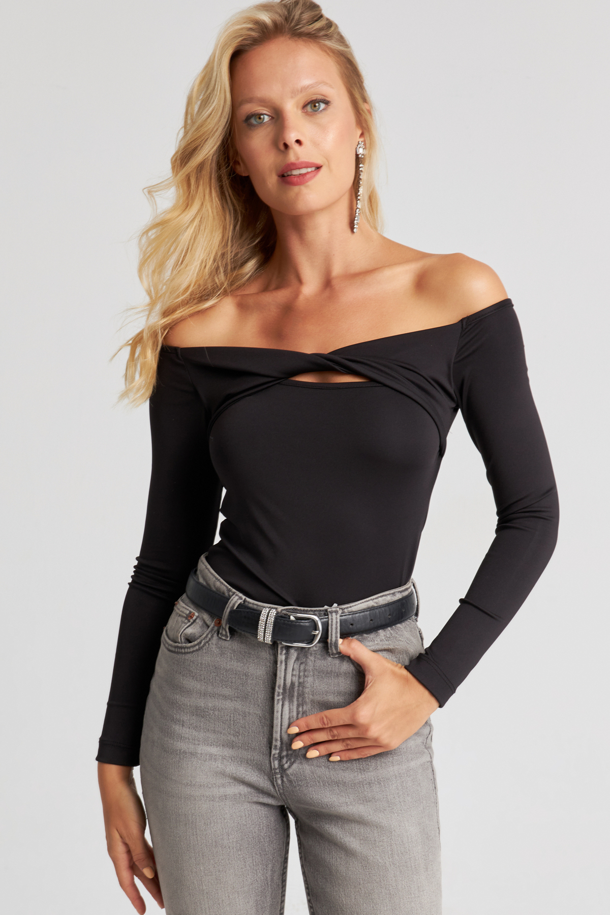 Levně Cool & Sexy Women's Black Knotted Front Blouse