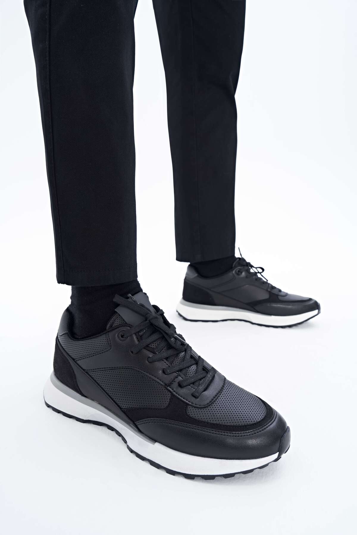 Levně Yaya by Hotiç Black Yaya Men's Sports Shoes